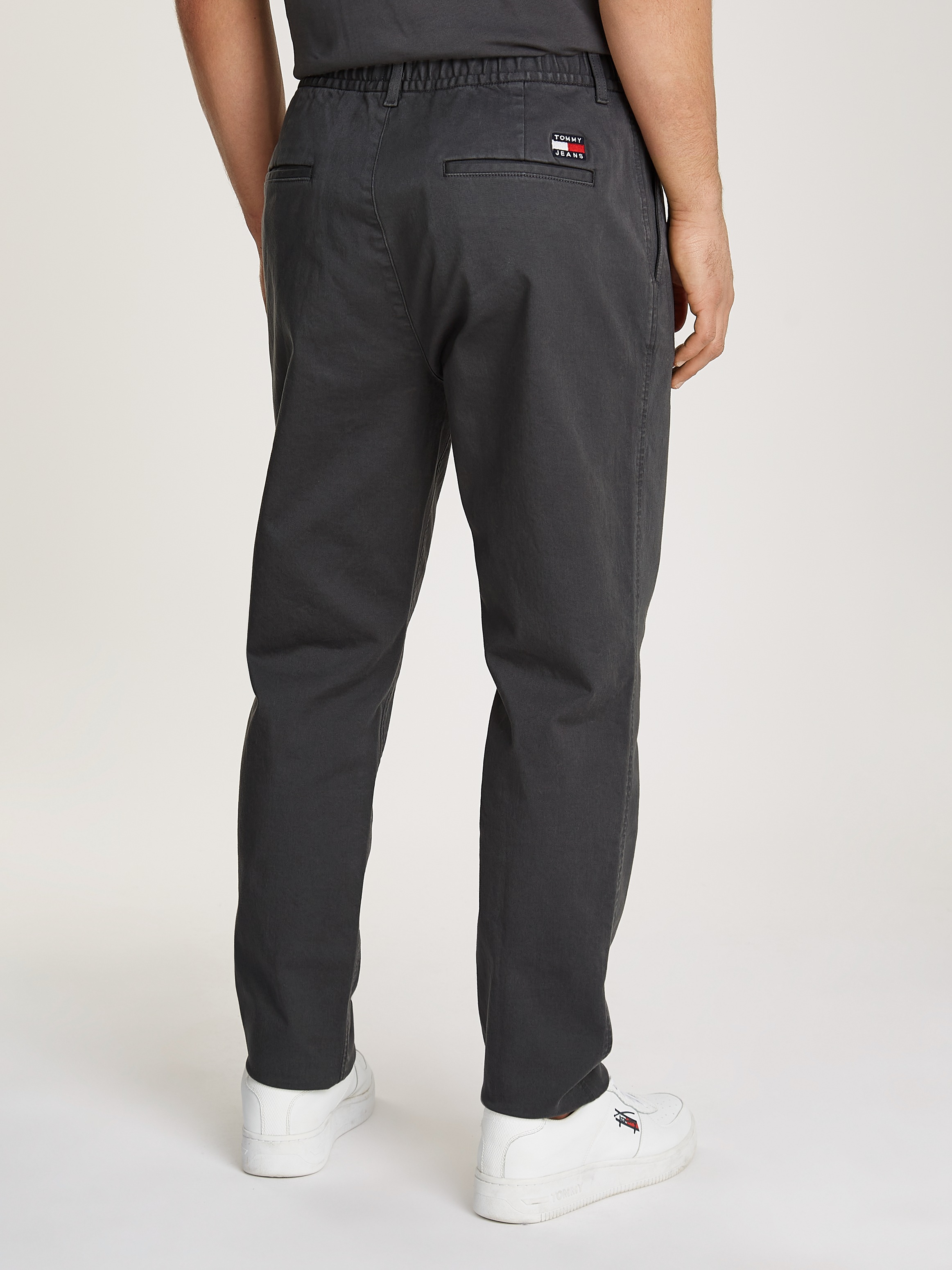 Tommy Jeans Chinohose »TJM CASUAL ELASTICATED PANT«, mit Bundfalten
