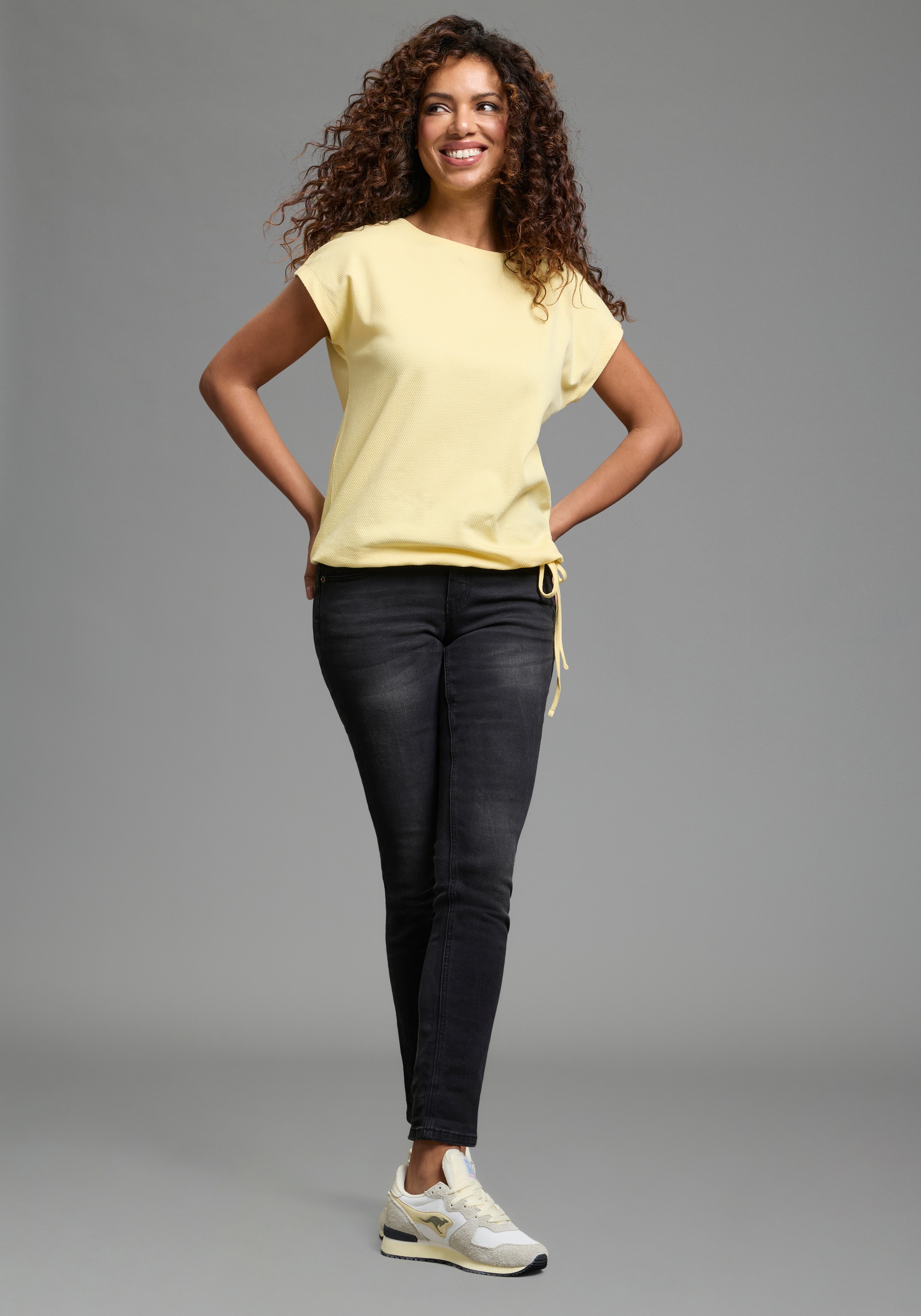 Flashlights T-Shirt figurumspielende Passform, mit Kordelzug am Rumpfabschluss