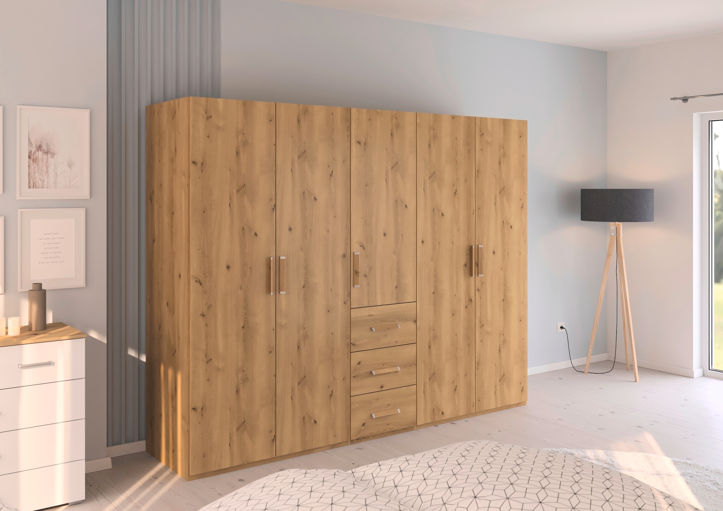 rauch Drehtürenschrank »Kleiderschrank Schrank Garderobe Schlafzimmerschrank EVELYN«, (in 2 Höhen 197 oder 210 cm erhältlich), in elegantem Stil mit Schubladen 3 Breiten und 2 Höhen MADE IN GERMANY