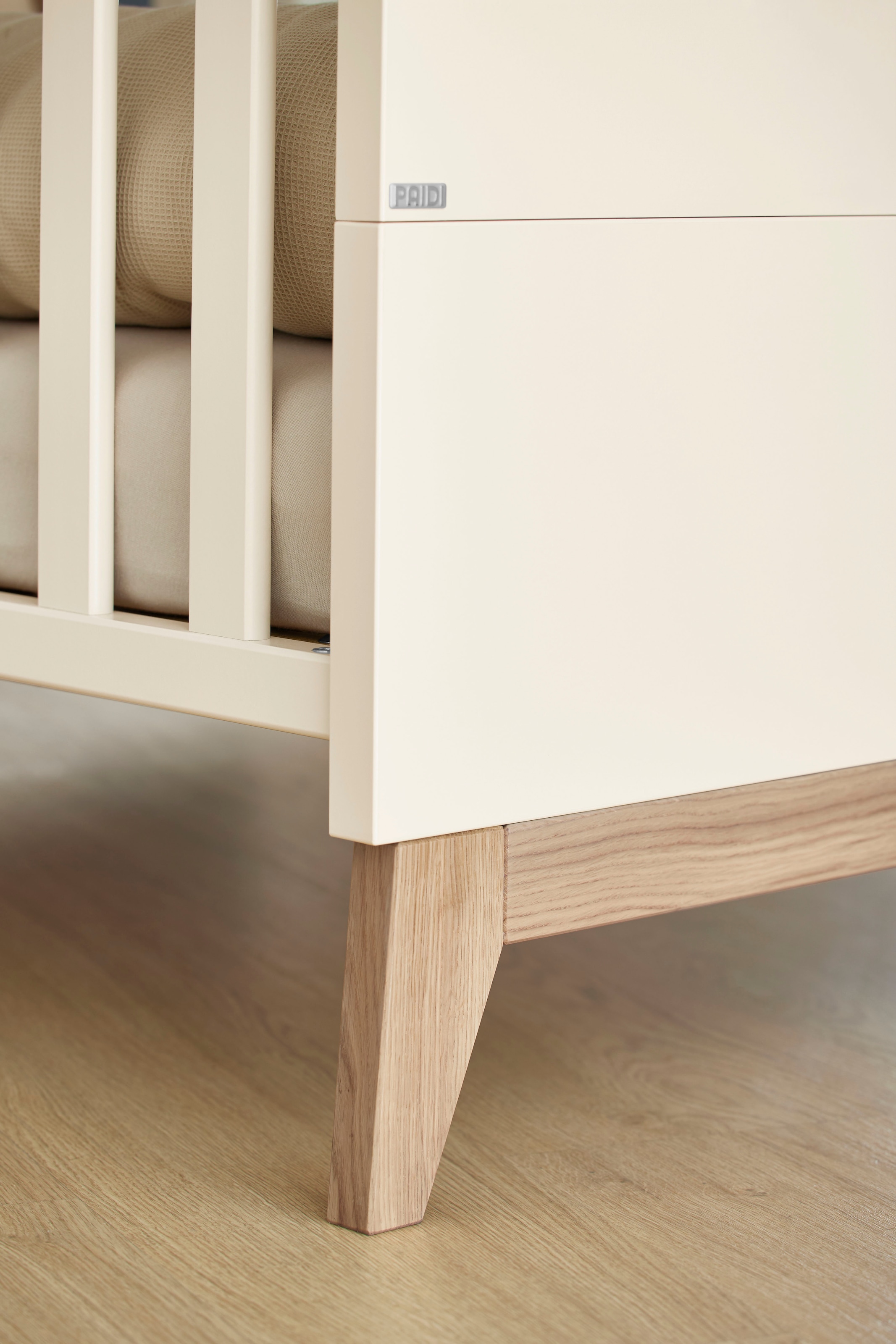 PAIDI Babybett »STIENE 70x140cm in Beige oder Grau, umbaubares Bett mit Massivholz« Gitterbett 4-fach höhenverstellbar, entnehmbare Sprossen, Kinderbett