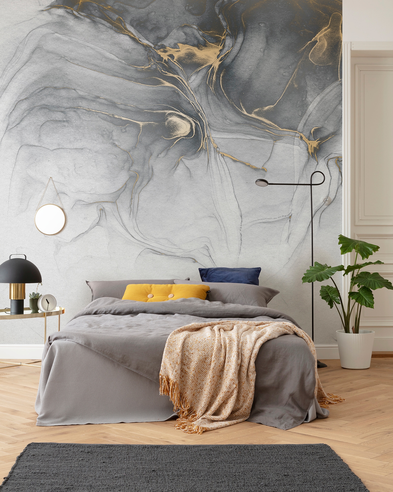 Komar Vliestapete »Digitaldruck Vlies - Ink Gold Fluid - Größe 300 x 280 cm«, bedruckt, Wohnzimmer, Schlafzimmer
