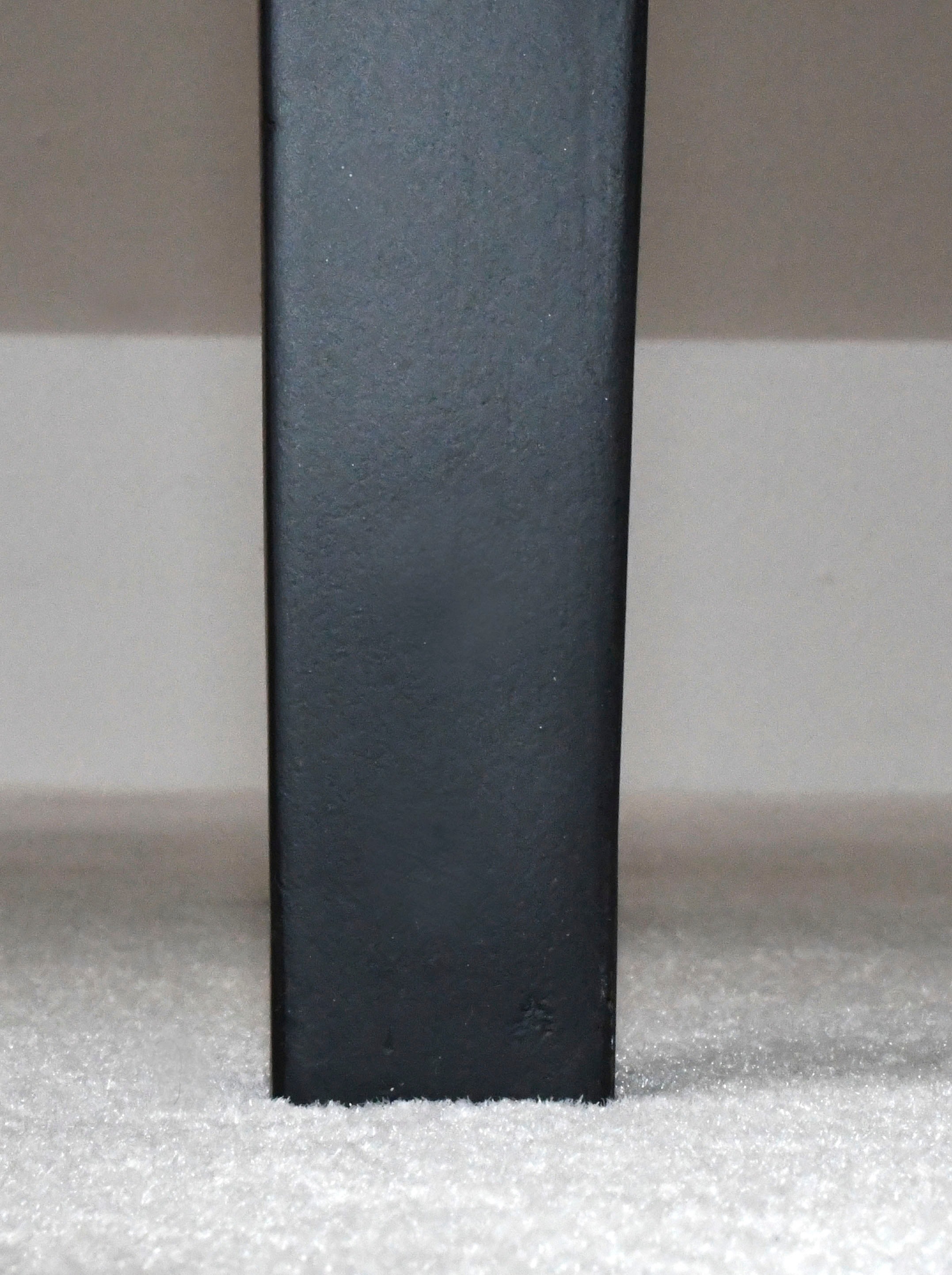 Leonique Kommode »Claudi«, Kommode, schwarze Holzbeine, Matt-Silber, 4 Schubkästen, 122x26x90 cm