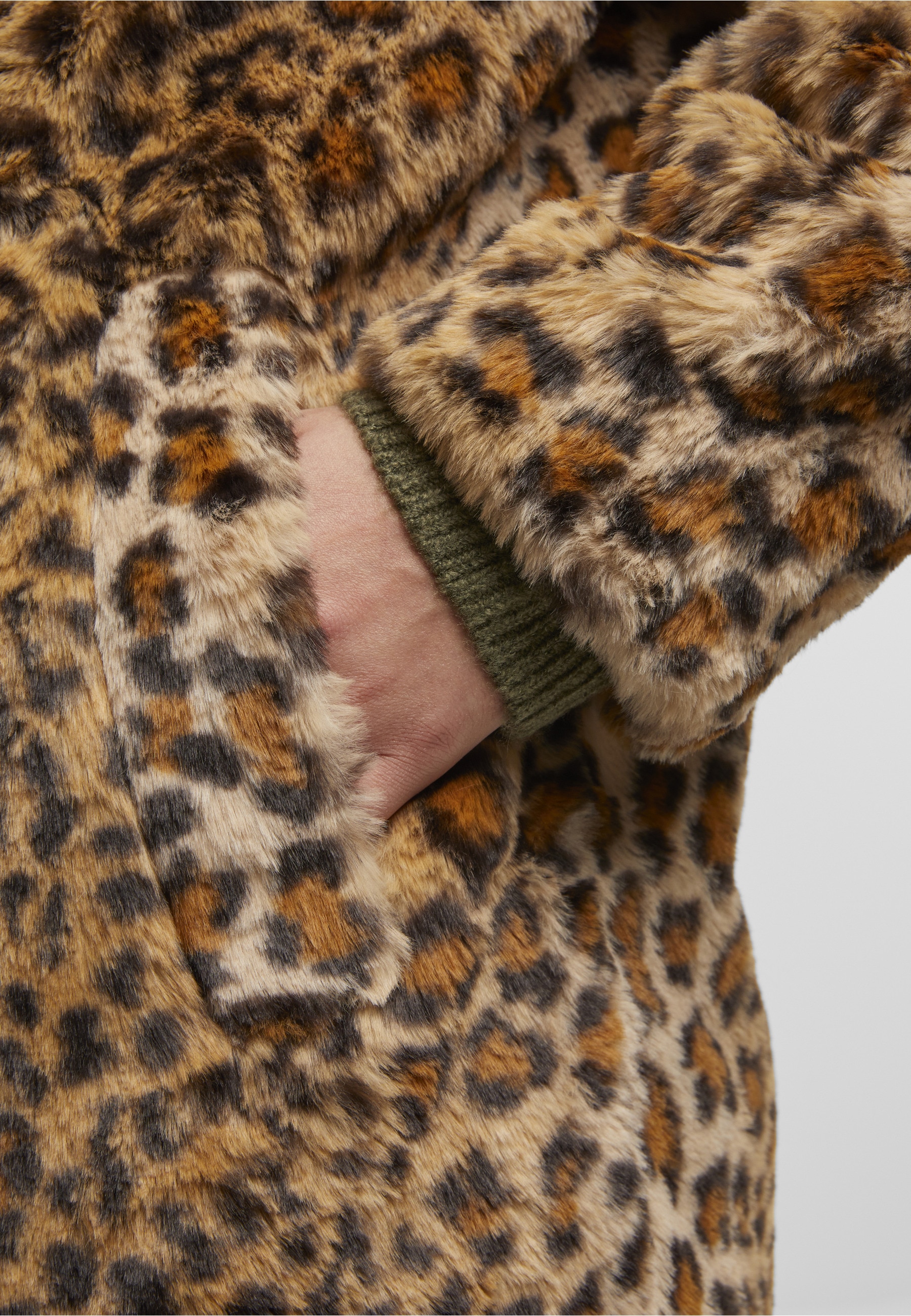 URBAN CLASSICS Winterjacke »Urban Classics Ladies Oversized Faux Fur Leo Coat« 1 Stk. tlg. ohne Kapuze