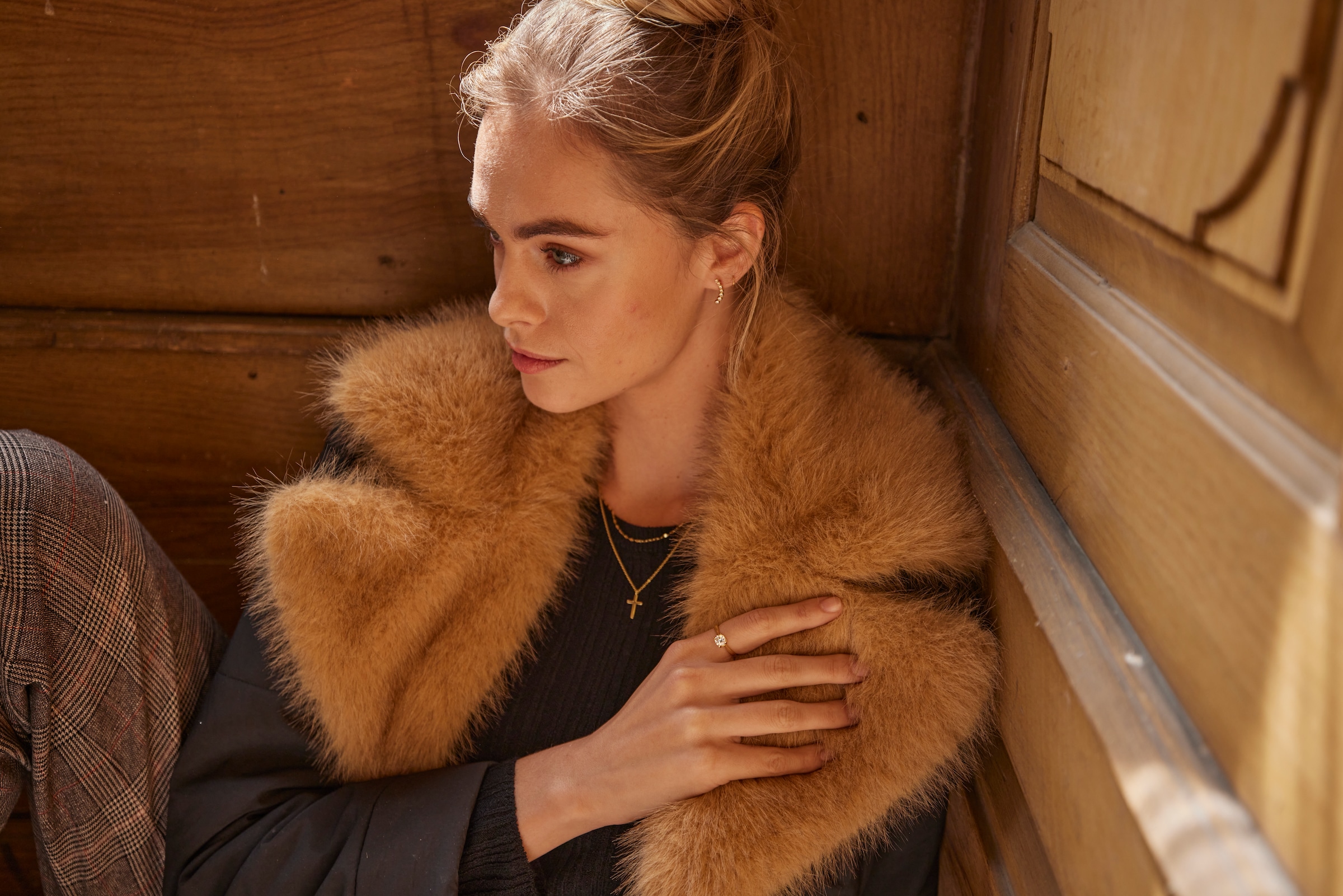 Aniston CASUAL Outdoorjacke, mit flauschigem Fellimitat verziert - NEUE KOLLEKTION