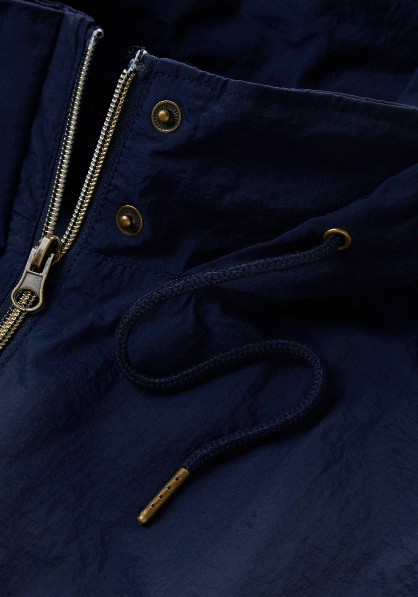 bonprix Allwetterjacke mit Kapuze sportlicher Stil, leichter Parka mit Kapuze, mit seitlichen Taschen