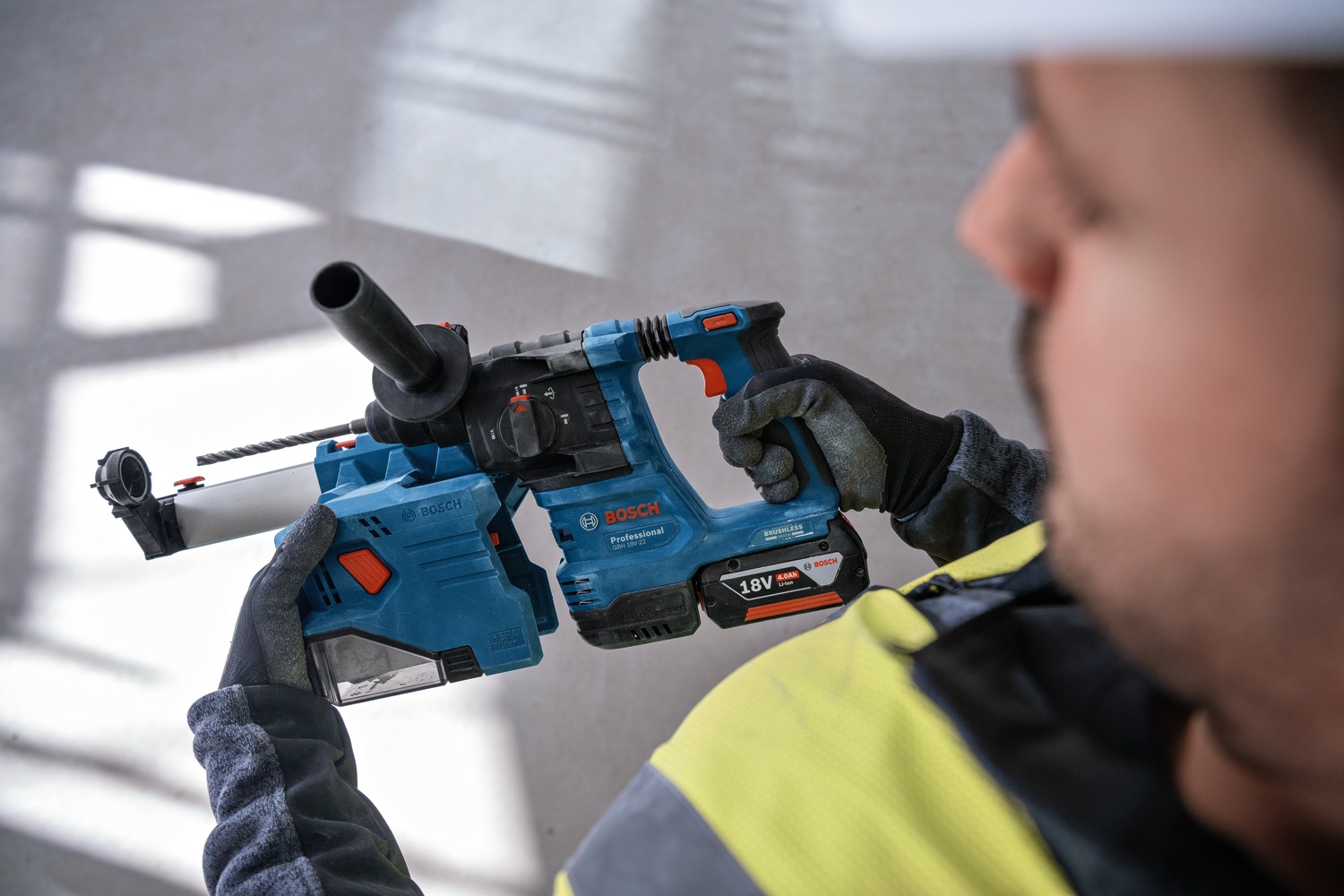 Bosch Professional Akku-Bohrhammer »»GBH 18V-22« mit SDS plus«, Inkl. 2x Akku 4,0 Ah und Schnellladegerät, in L-BOXX 136