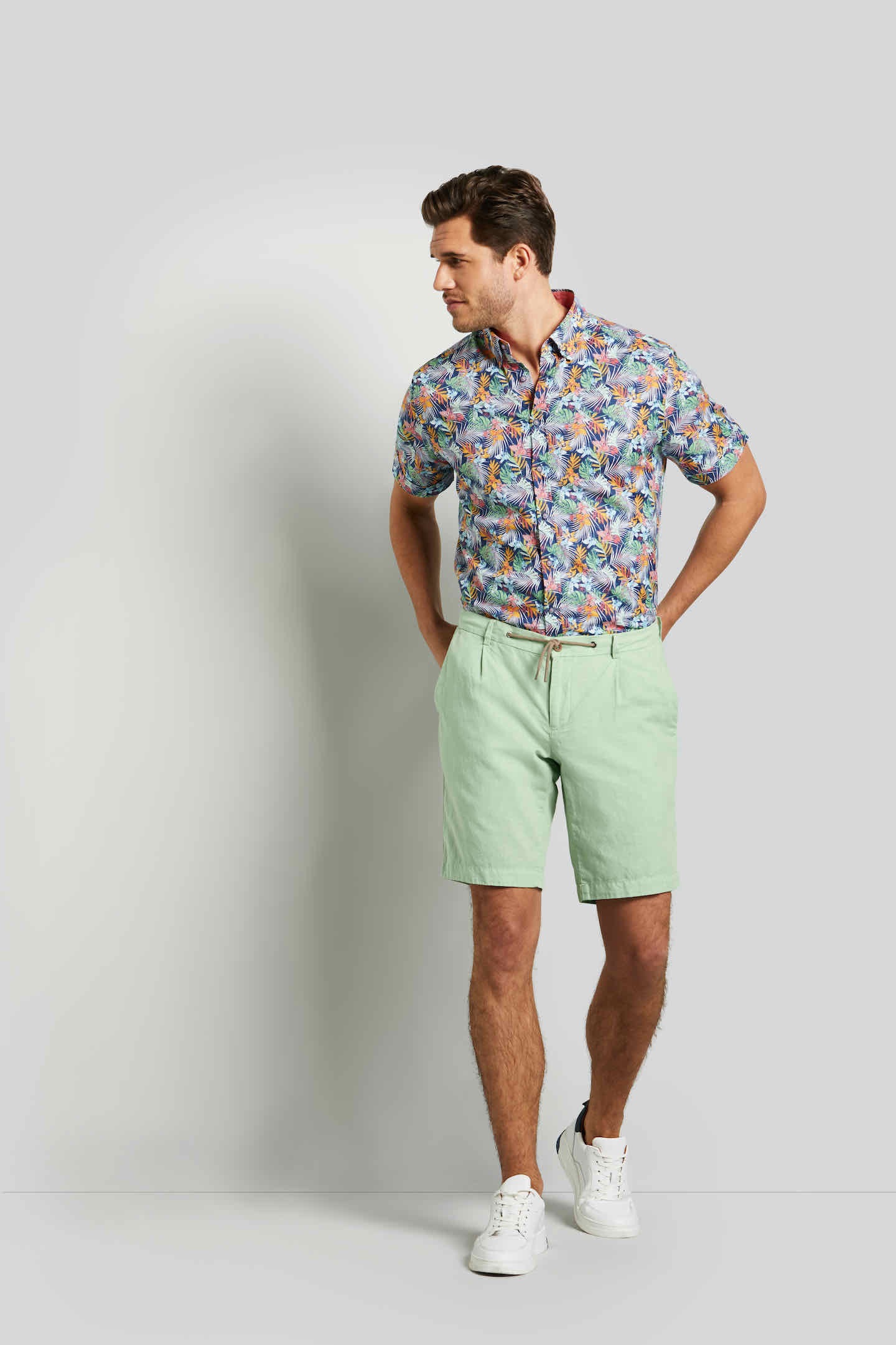 3. Bild von bugatti Bermudas, in sportlicher Optik