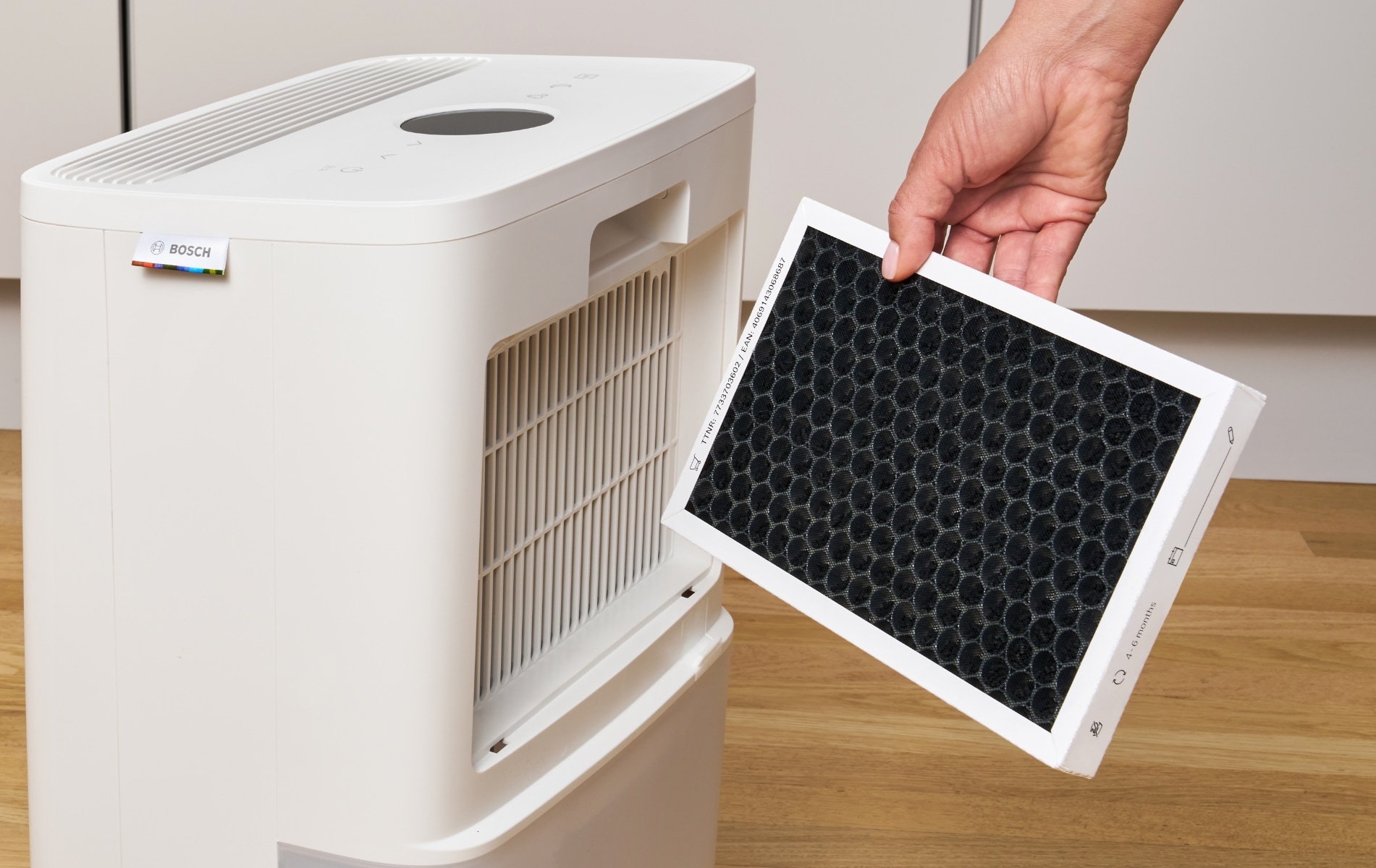 BOSCH Luftentfeuchter »Dry 1000 - Ideal für die Wohnung & schnelle Trocknung der Wäsche« Entfeuchtung 10 l/Tag Tank 2,5 l Ultra-leiser Betrieb; nur 34 dB(A)