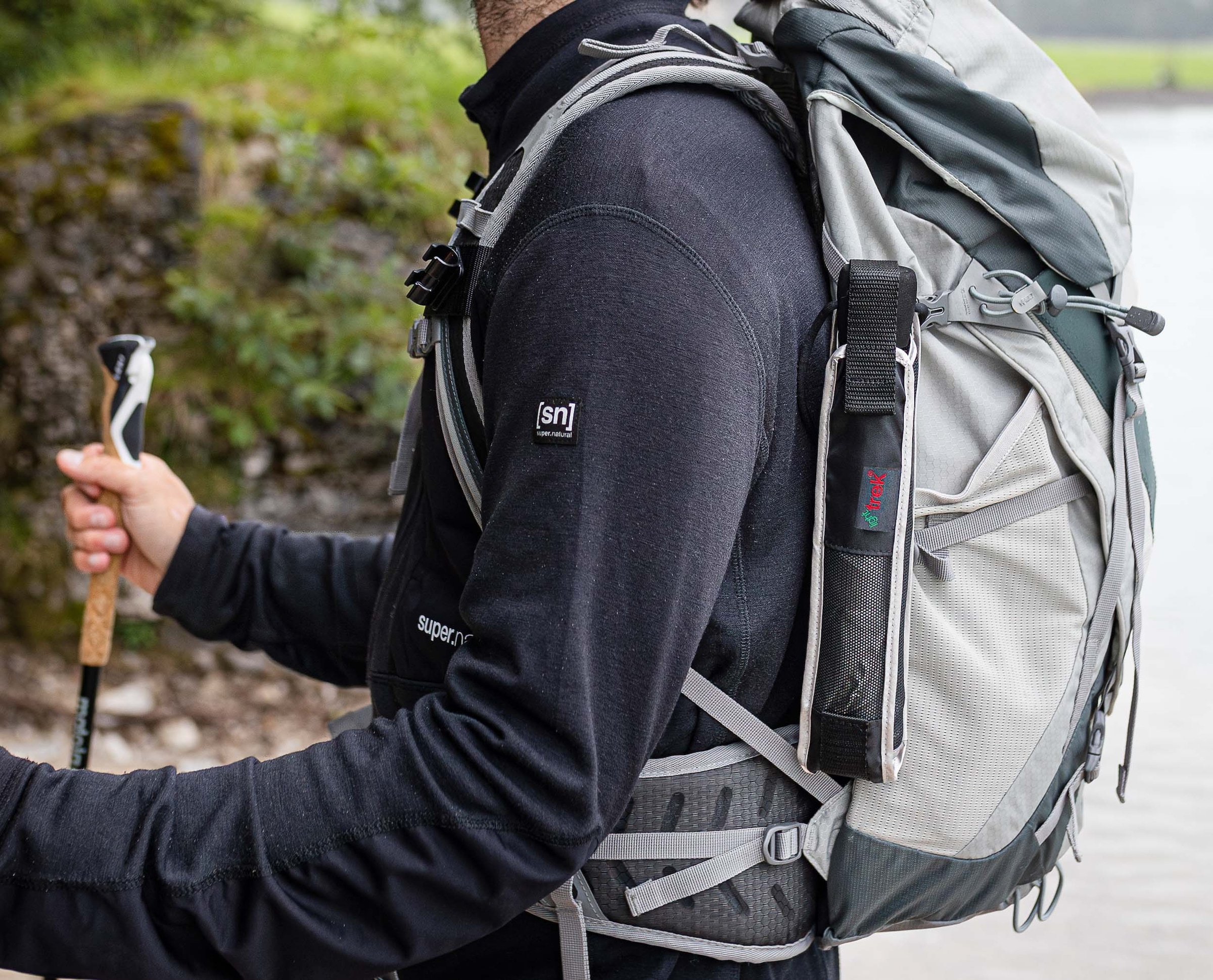 EuroSCHIRM® Taschenregenschirm »light trek, silber«, kompakte Größe, mit integriertem Kompass im Griff und UV-Schutz 50+