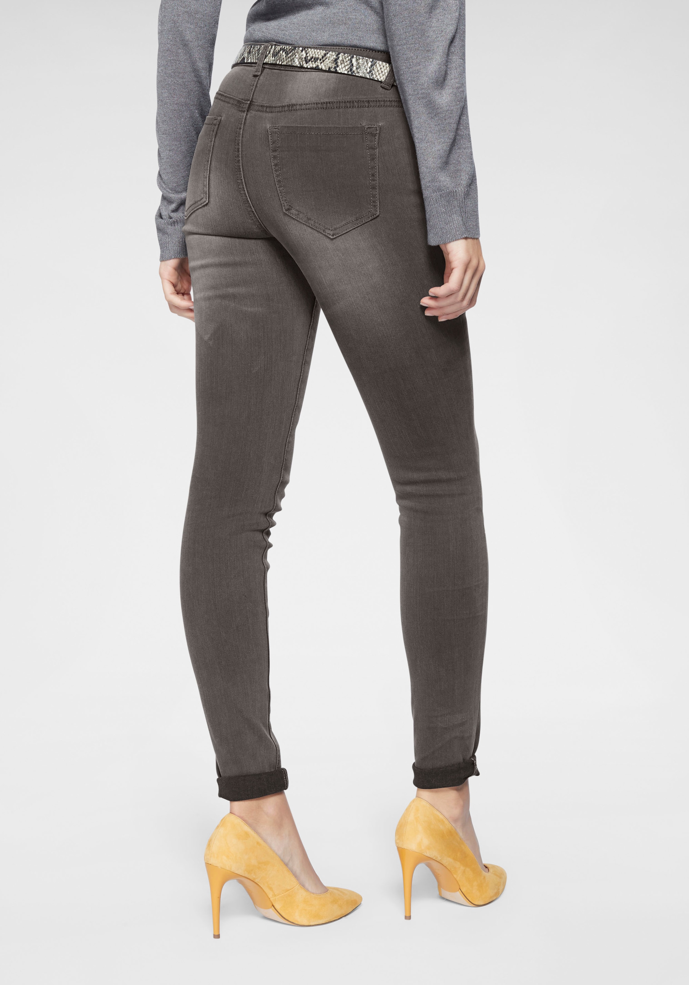Tamaris Skinny-fit-Jeans »aus bequemen Stretch-Denim« schmale Beinweite, mit Gürtelschlaufenbund, mit Metallreißverschluss