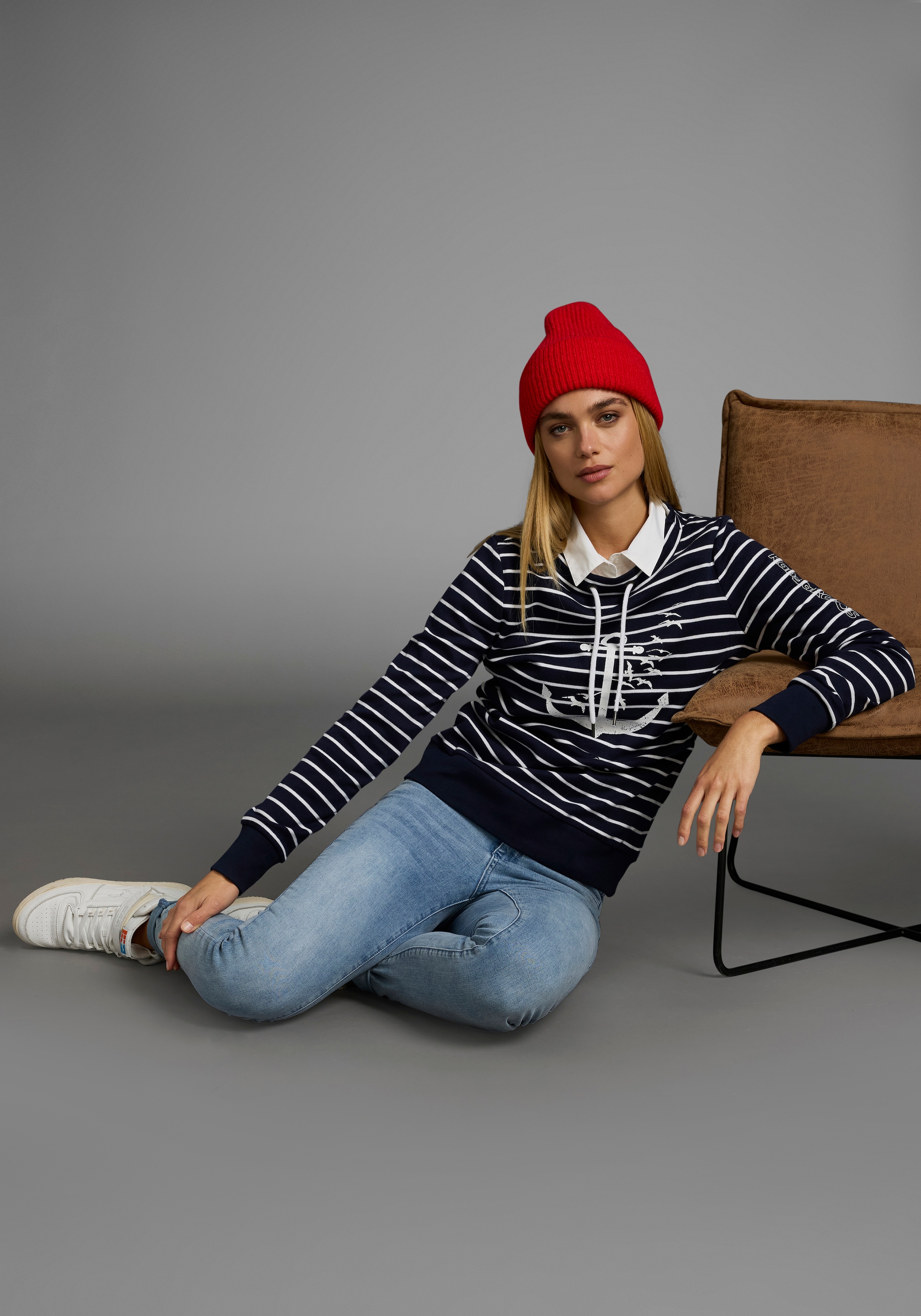 KangaROOS Sweatshirt, Langarm mit Daumenlöchern, figurbetont, Stehkragen mit Kordelzug