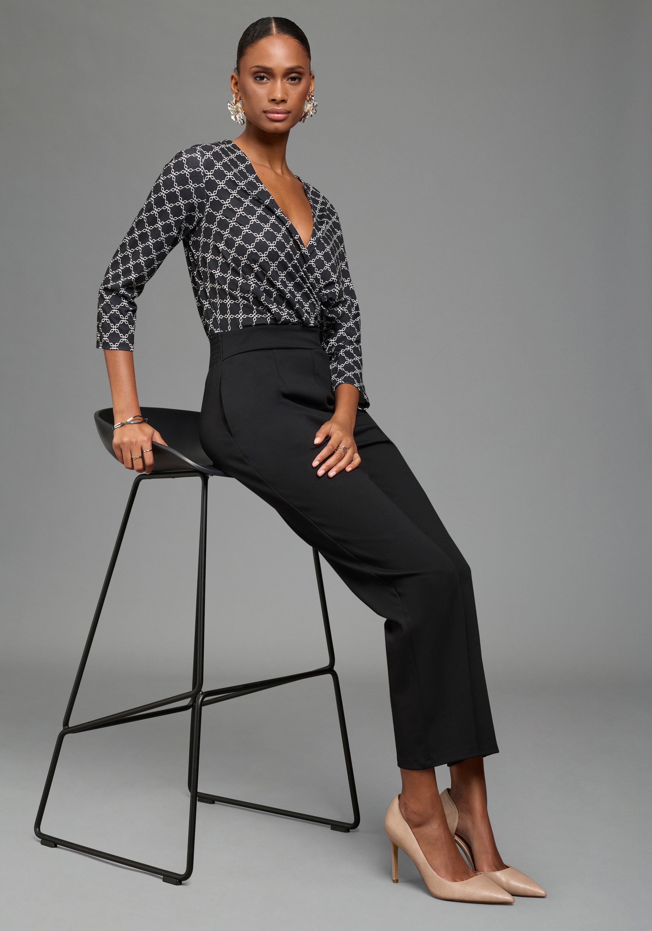 Laura Scott Jumpsuit im eleganten Stil, mit V-Ausschnitt in Wickeloptik