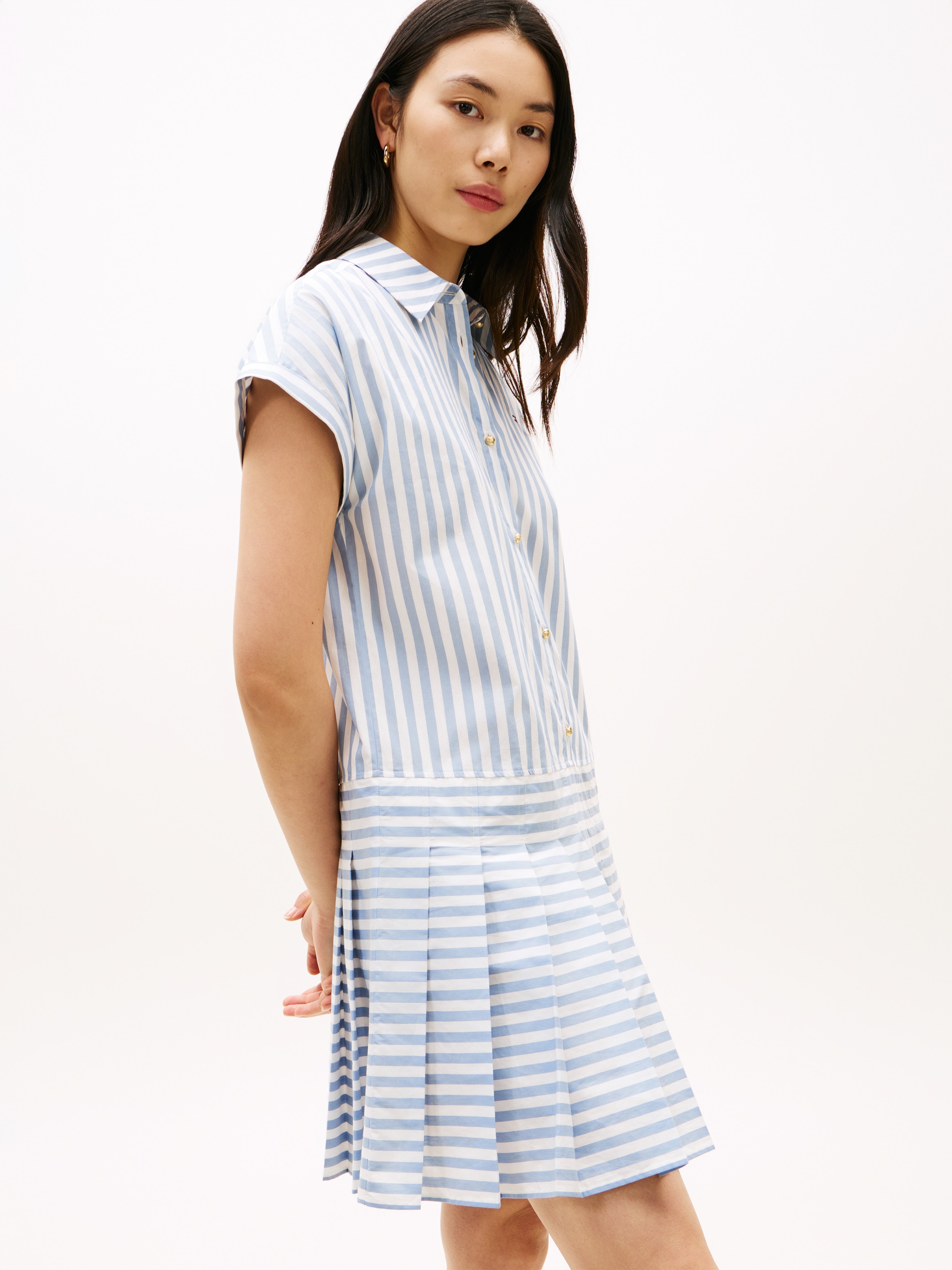 Tommy Hilfiger Shirtkleid »POPLIN PLEATED SHORT SS DRESS« mit Logo-Stickerei
