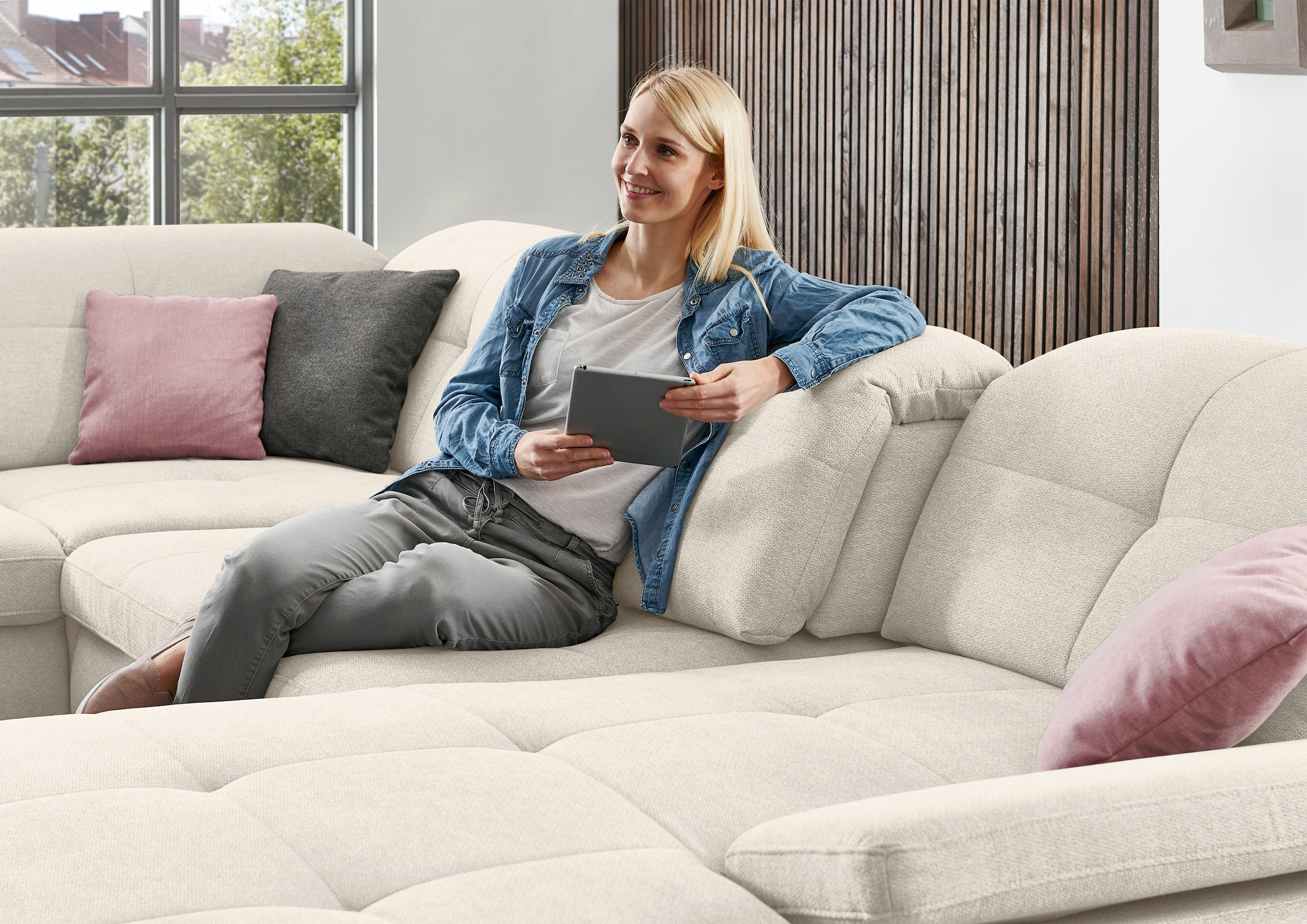 Die PlanBar Ecksofa »MP-IN16012 L-Form, mit Federkern-Polsterung«, inkl. Sitztiefenverstellung wahlweise mit weiteren Funktionen