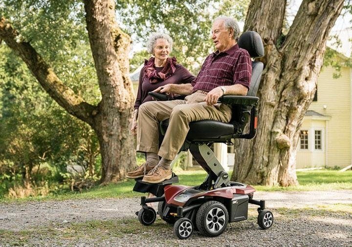 mobilis Elektrorollstuhl »M45 Air, Auf Augenhöhe in Sekunden« Rollstuhl mit elektr. Hubfunktion und Licht, Fußbrett hochklappbar