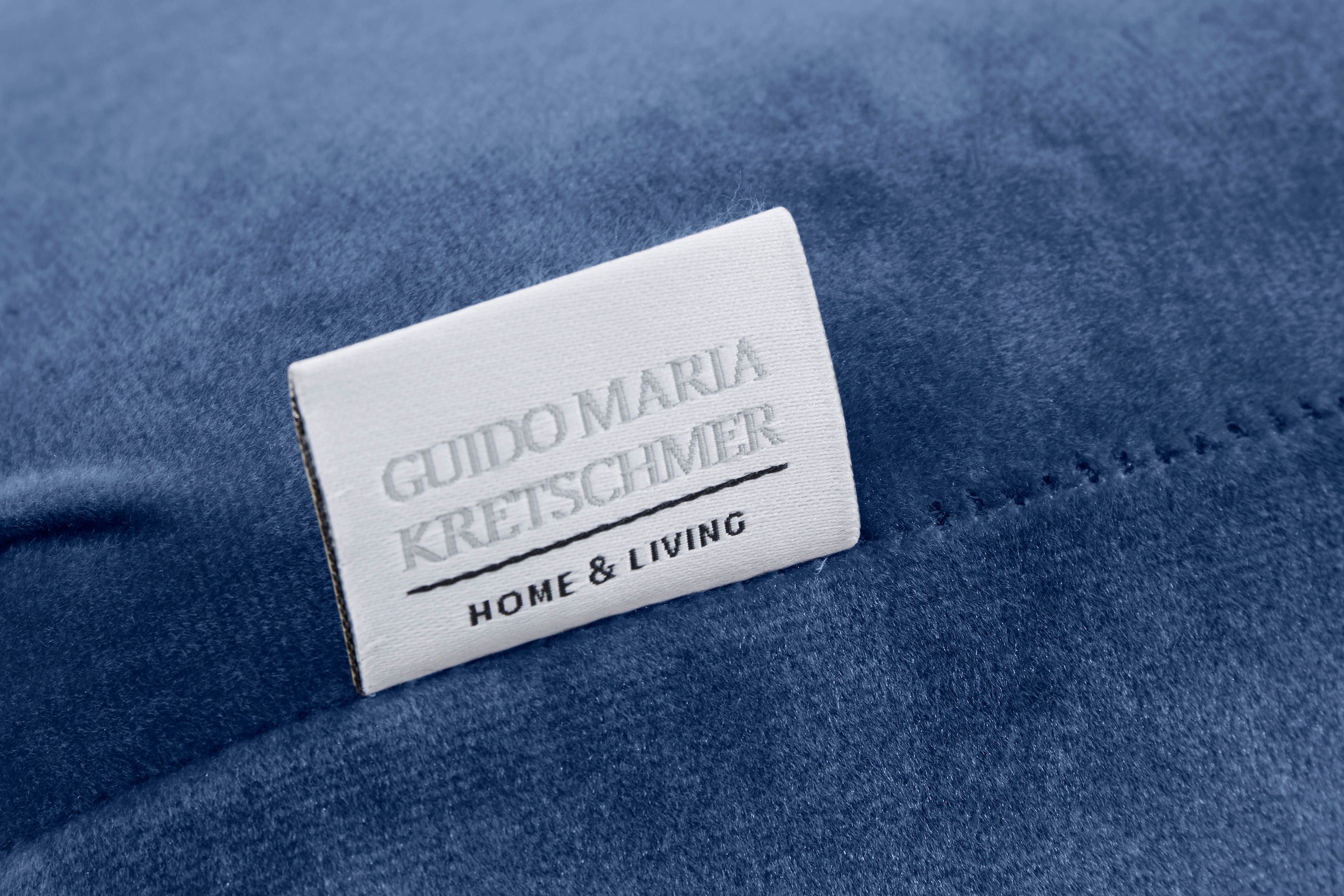Guido Maria Kretschmer Home&Living Polsterhocker »Kalina«, mit klassischer Chesterfield-Knopfheftung, passend zur Serie "Kalina"