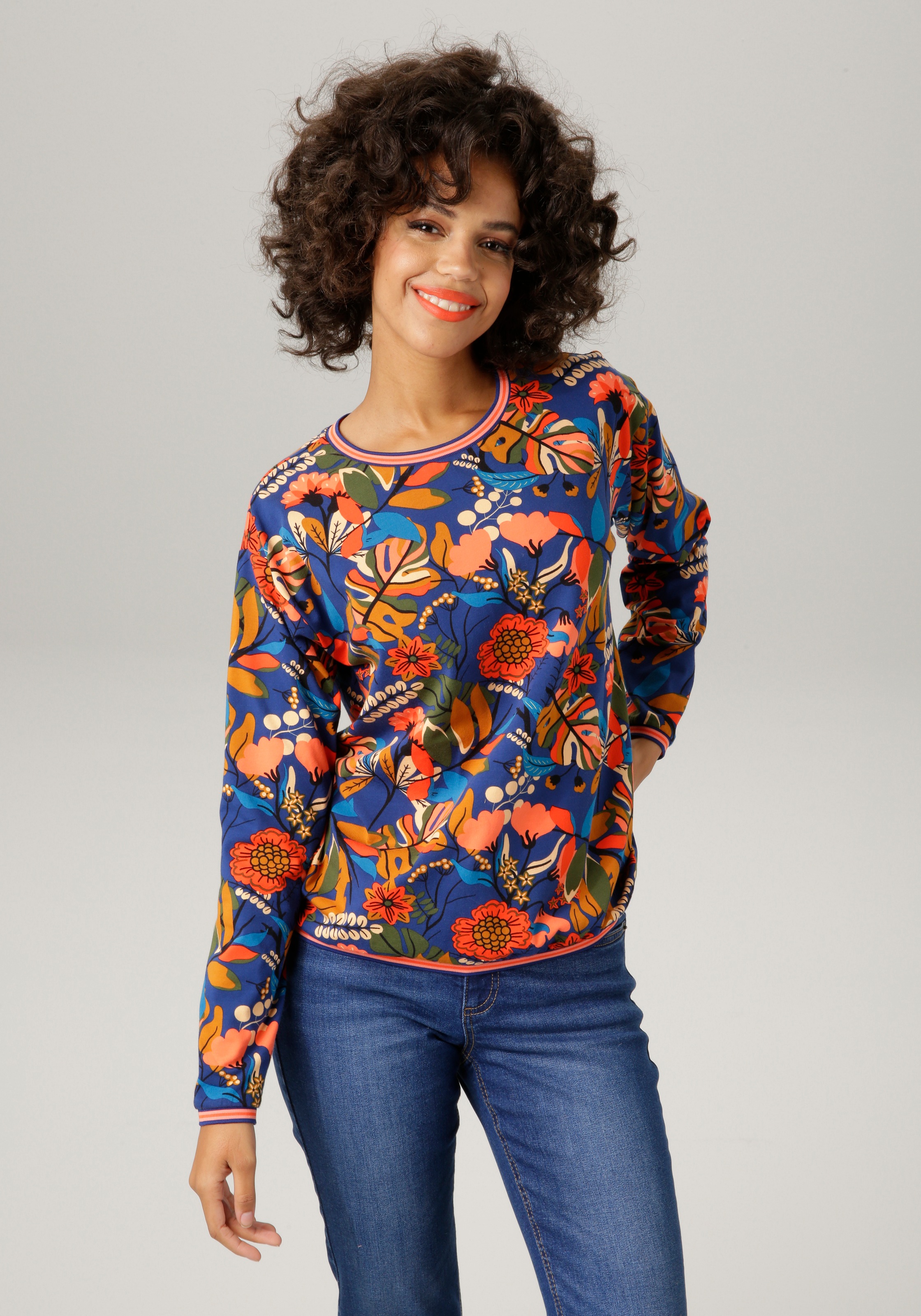 Aniston CASUAL Sweatshirt, mit bunten Blättern und Blumen bedruckt - NEUE KOLLEKTION kaufen