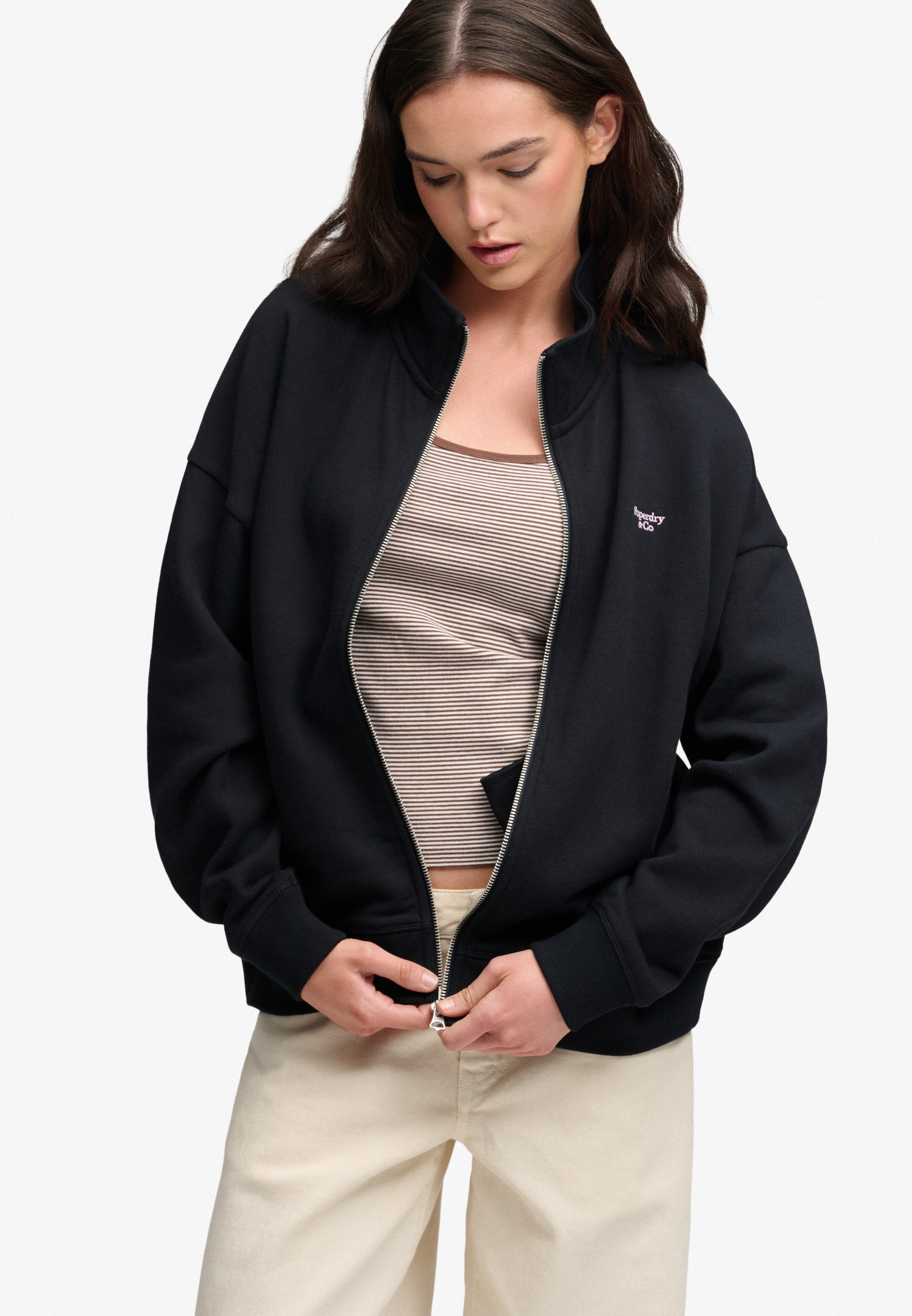 Superdry Sweatjacke »SIGNATURE EMB OVERSIZED TRACK« Oversize-Passform, mit Reißverschluss, hoch geschlossener Ausschnitt