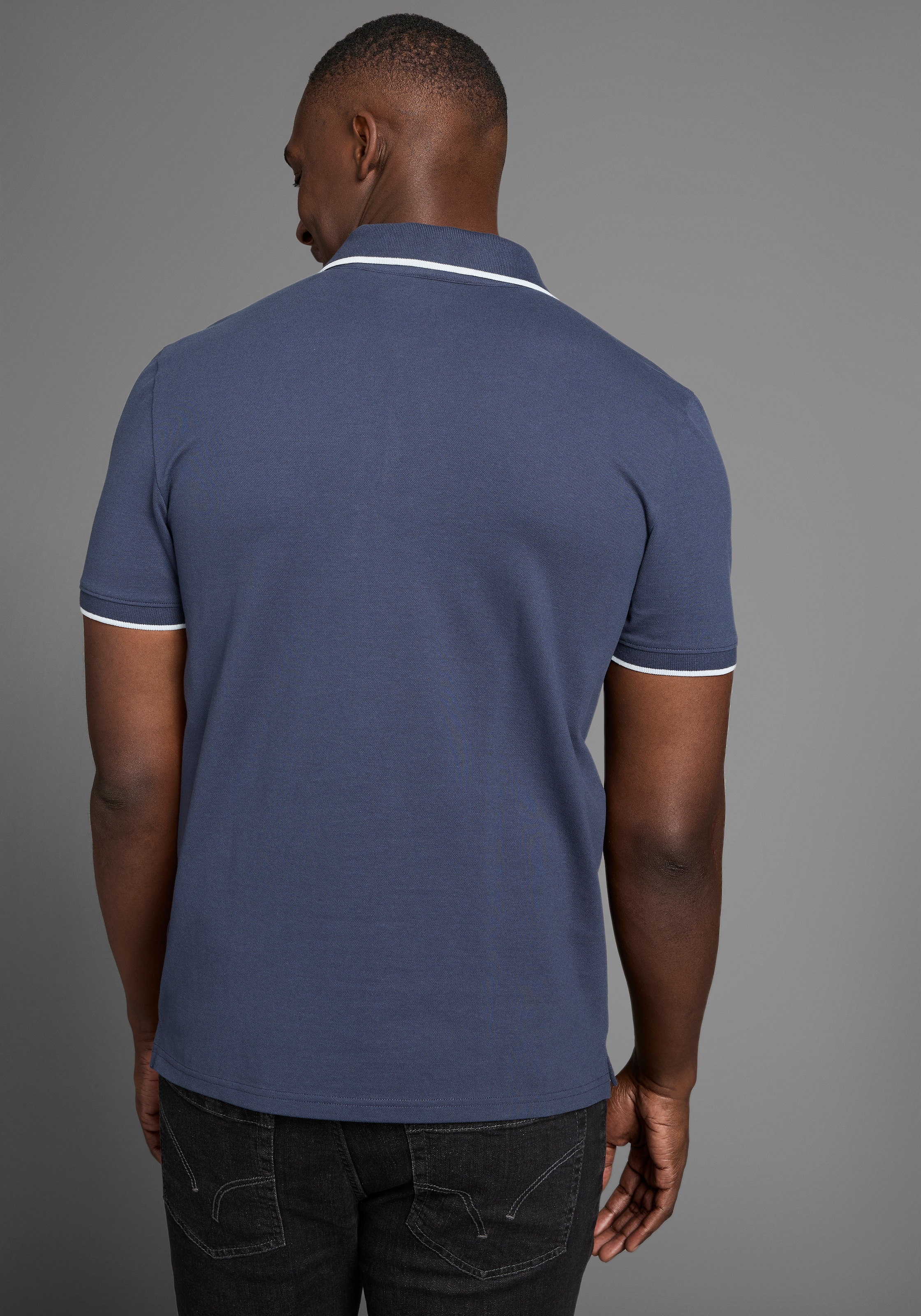 DELMAO Poloshirt, mit sportlichen Kontraststreifen & gestreifter Knopfleistenblende
