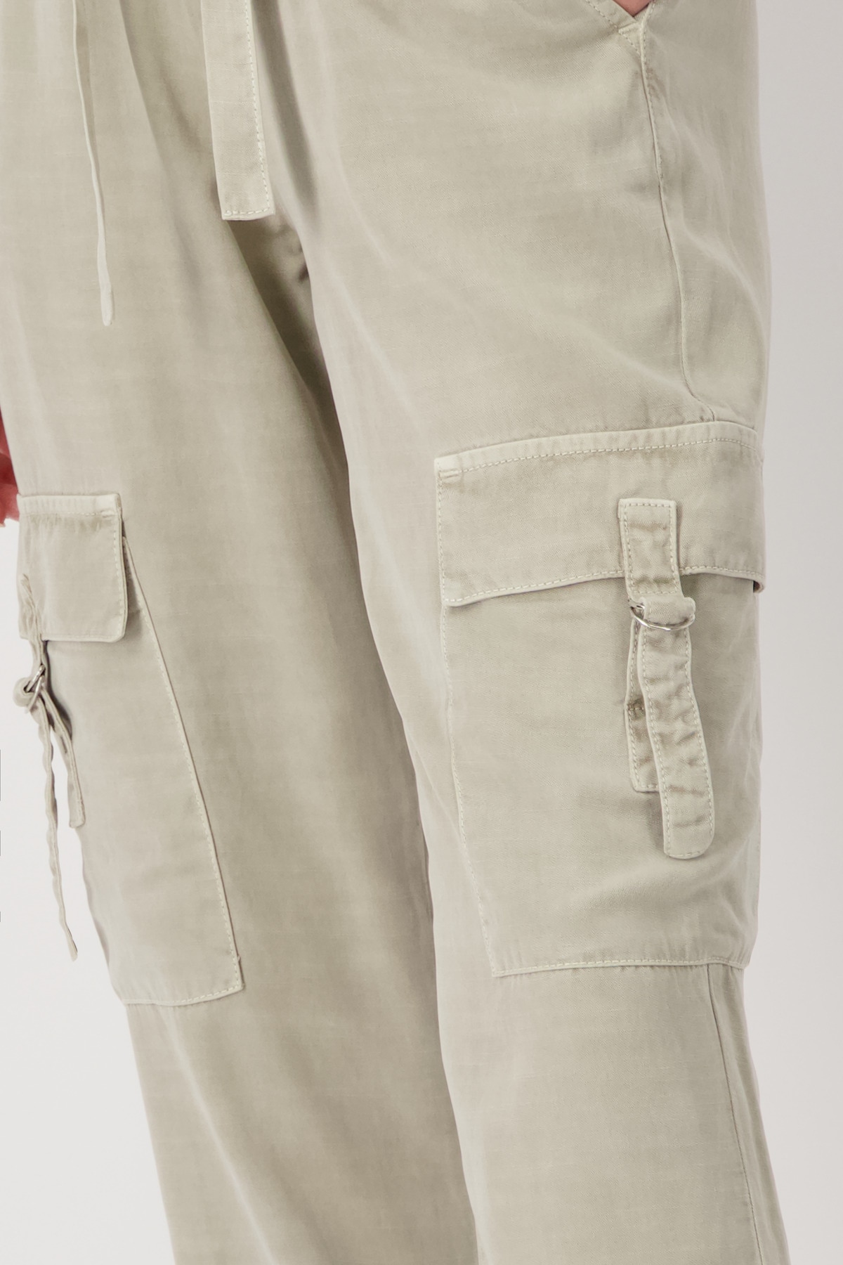 Monari Cargohose »Hose Cargo Lyocellmix72cm«, Mit elastischem Bund und Bindeband