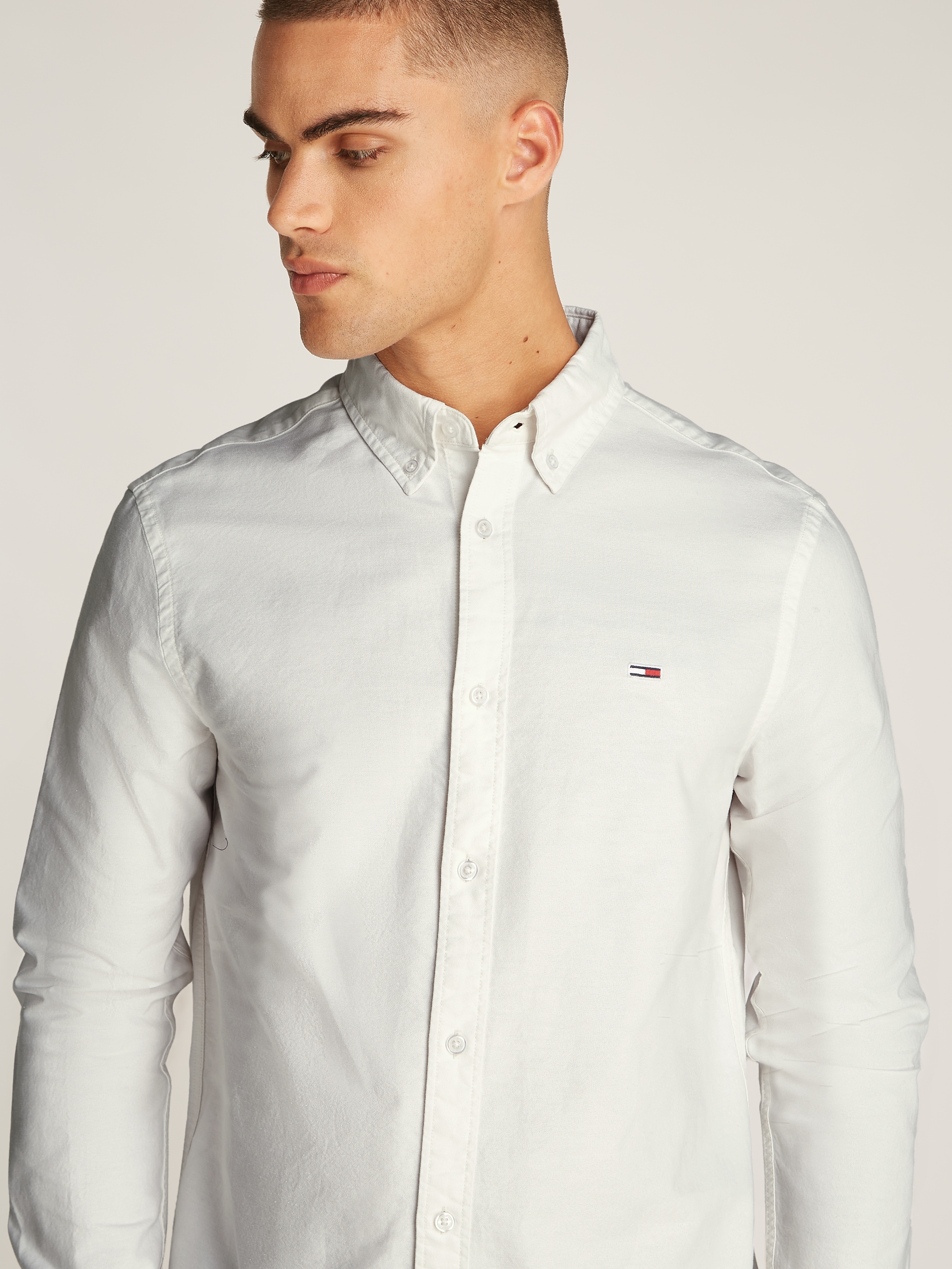 Tommy Jeans Plus Langarmhemd »TJM REG OXFORD SHIRT EXT«, in Großen Größen, Logostickerei, Button-down-Kragen