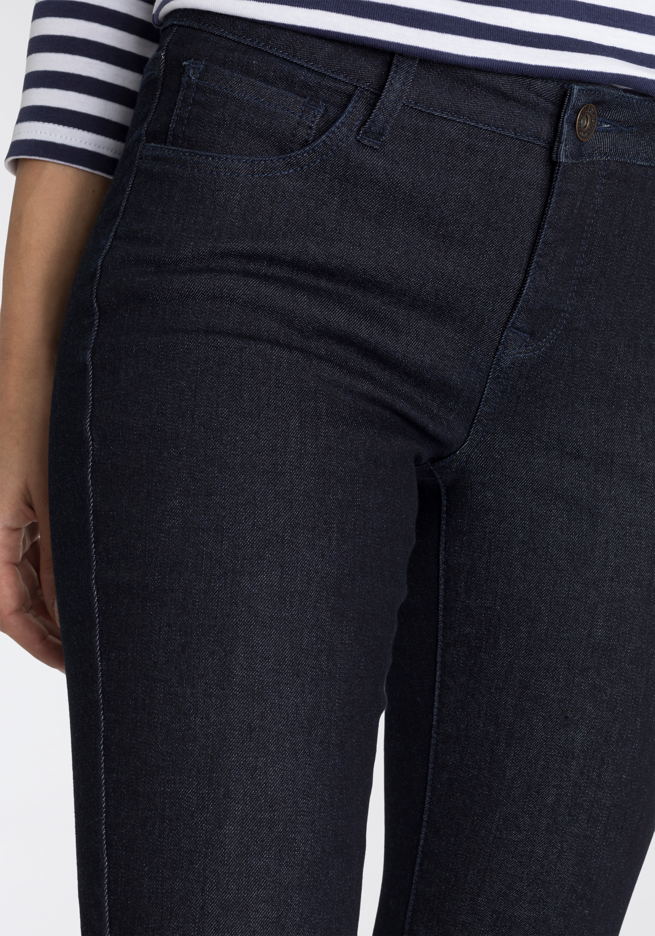 H.I.S Slim-fit-Jeans »NEW SLIM FIT REGULAR WAIST«, Ökologische, wassersparende Produktion durch OZON WASH