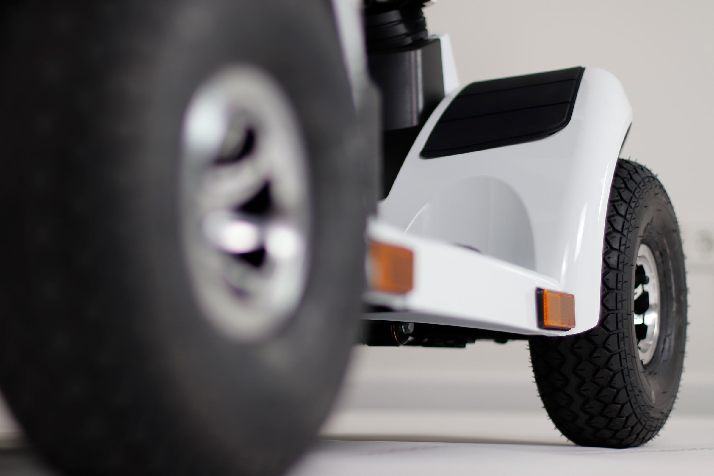 mobilis Elektromobil »M74, 2.0 Oberklasse Fahrzeug« 15 km/h LCD-Display, Deltagriff, große Bodenfreiheit, gefedert