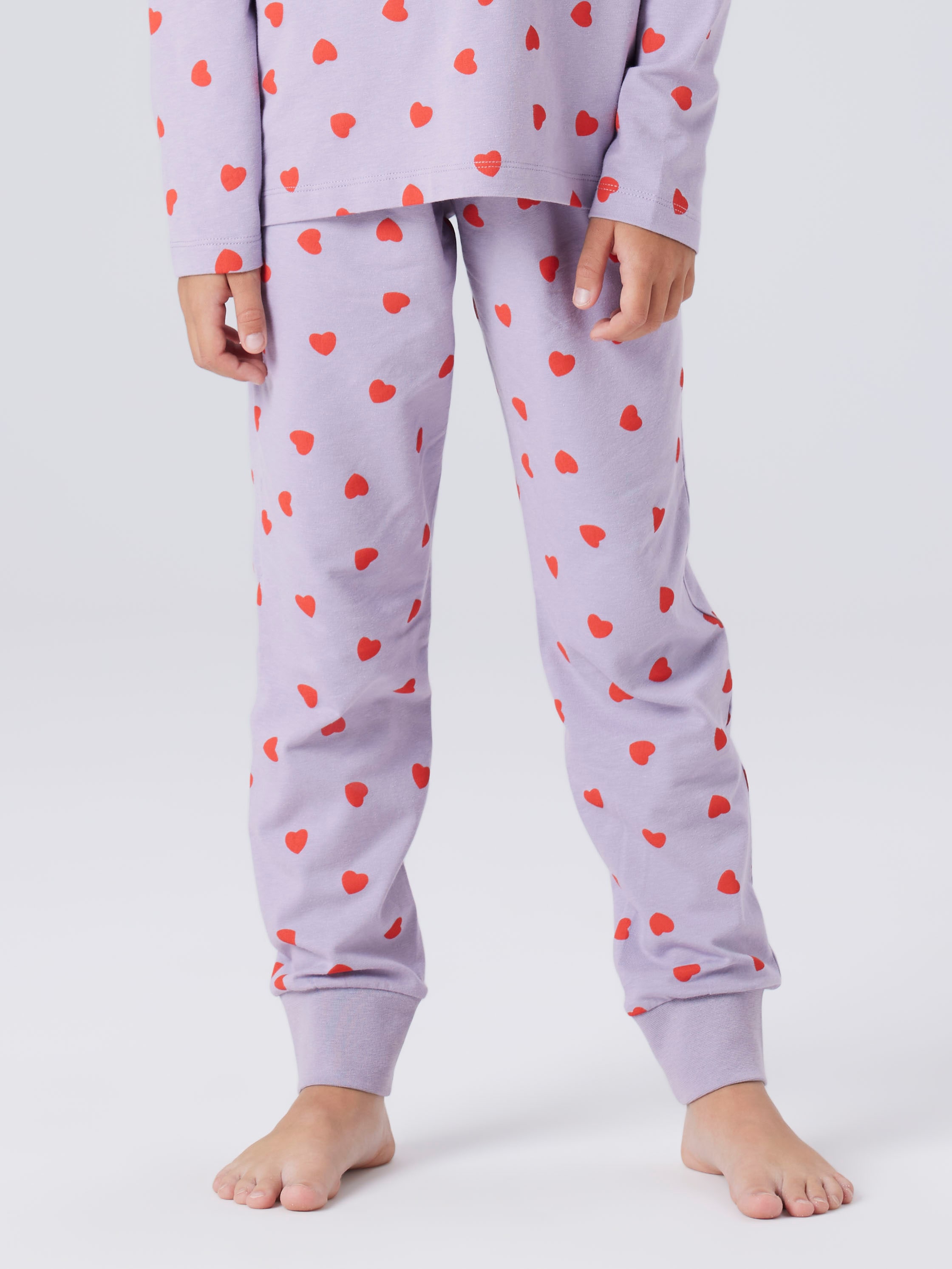 Name It Schlafanzug »NKFNIGHTSET LAVENDER HEARTS NOOS« Set, 2 tlg. im tollen Herzen-Alloverdruck