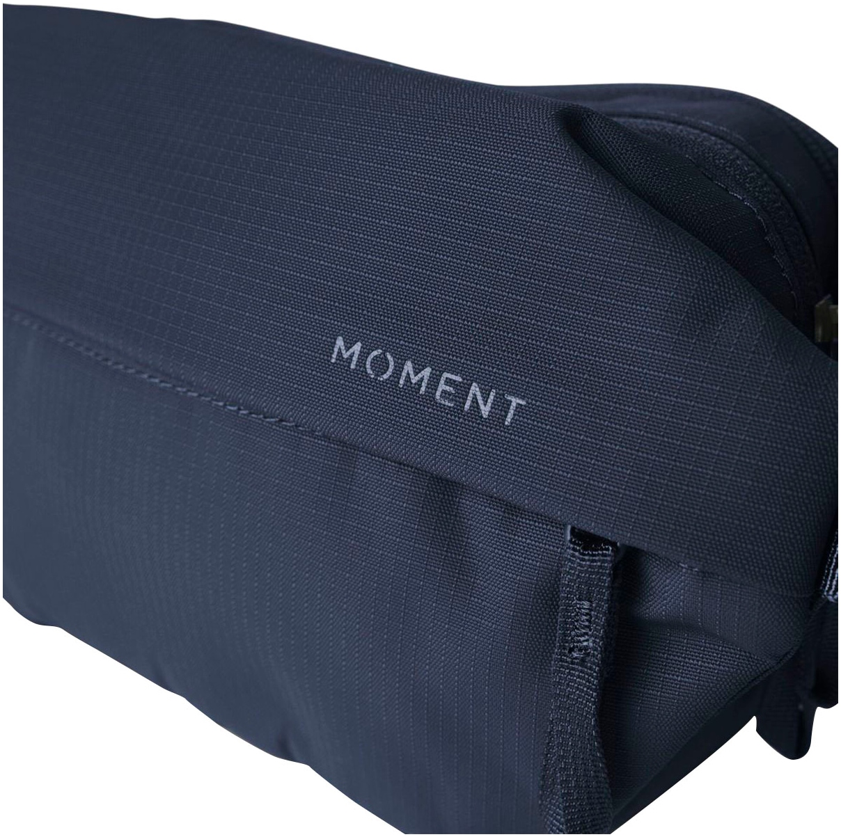 MOMENT Handtasche »Everything Sling 2L«
