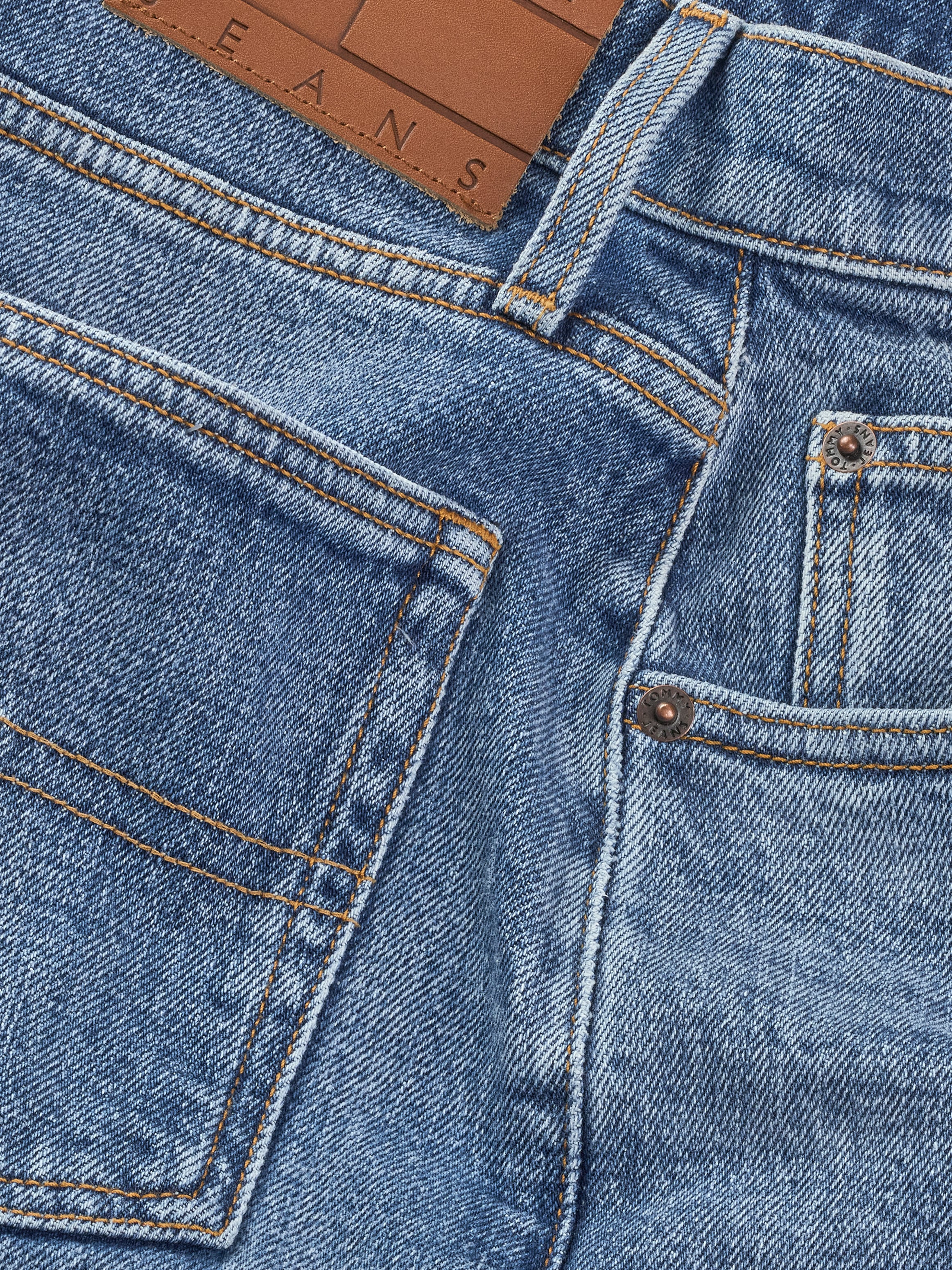 Tommy Jeans Shorts »MOM SHORT BI0134«  mit Logo-Badge, in blauer Waschung