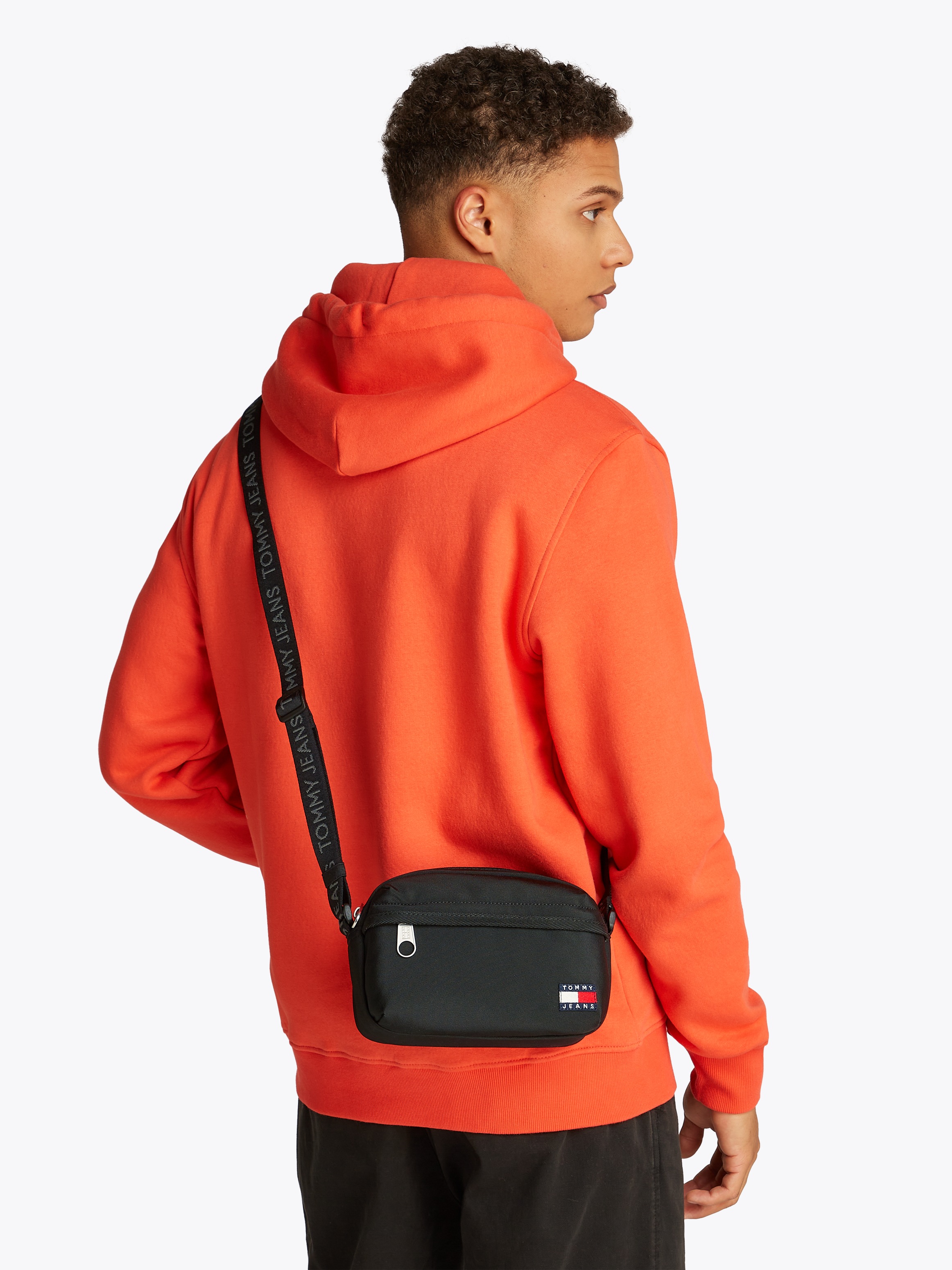 Tommy Jeans Umhängetasche »TJW ESS DAILY CROSSOVER«, Schultertasche, Kamerabag, Minibag mit Logoflagge