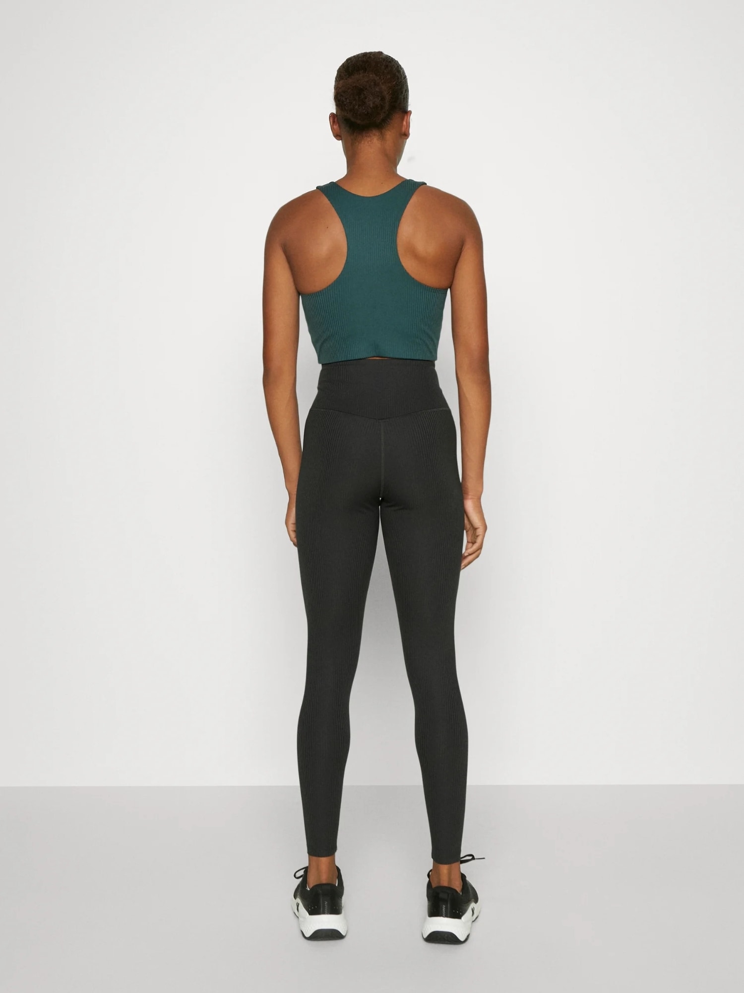 GIRLFRIEND COLLECTIVE Chinohose »Girlfriend Collective Trouser Rib«