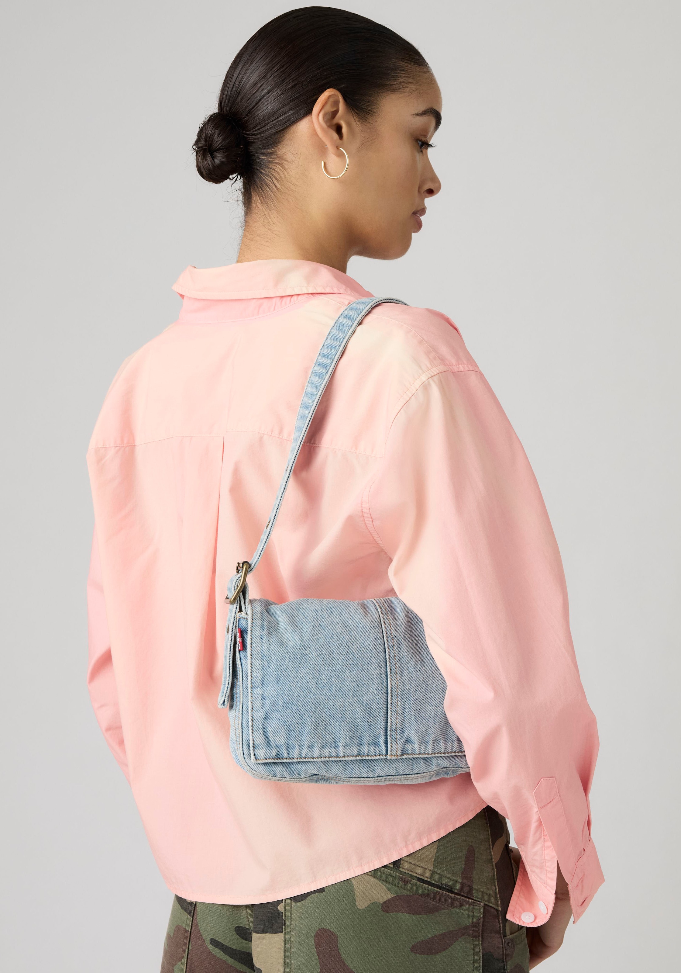 Levi's® Schultertasche mit Ziernähten