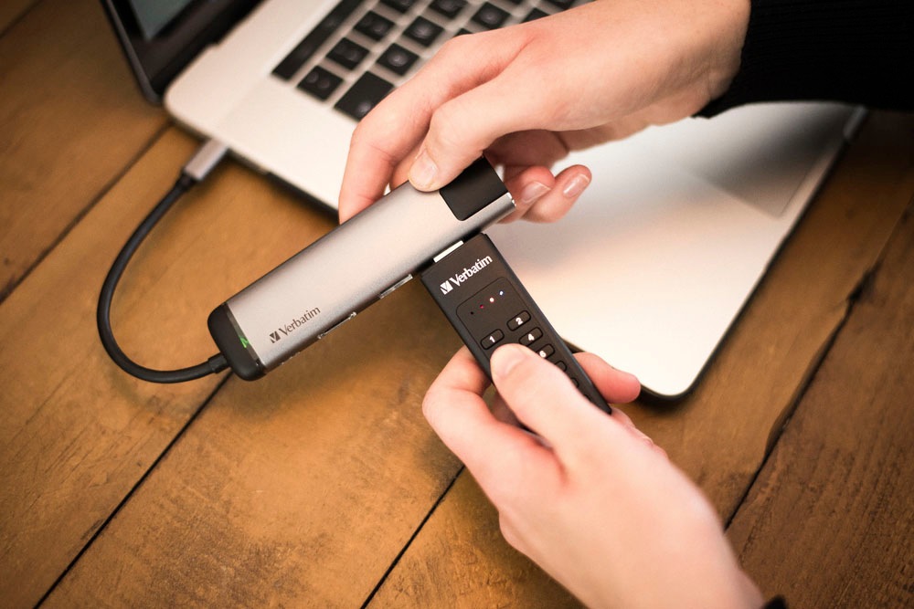Verbatim USB-Stick »Keypad Secure 64GB«, (USB 3.2 Lesegeschwindigkeit 160 MB/s)