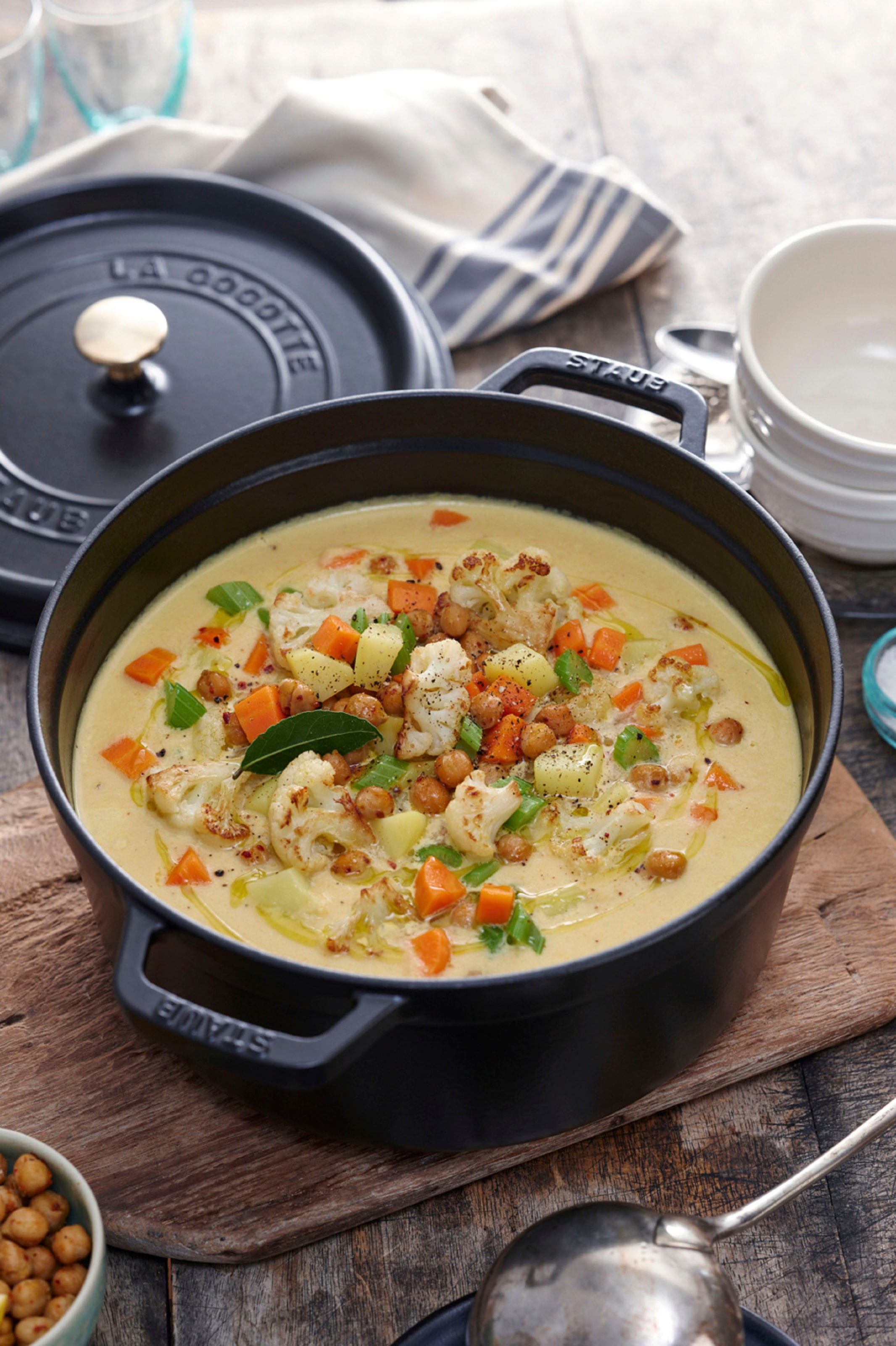 STAUB Bräter »Cocotte«, Gusseisen, (1 tlg.), robust, langlebig, perfekte Hitzeverteilung, Aromaregen-Deckel