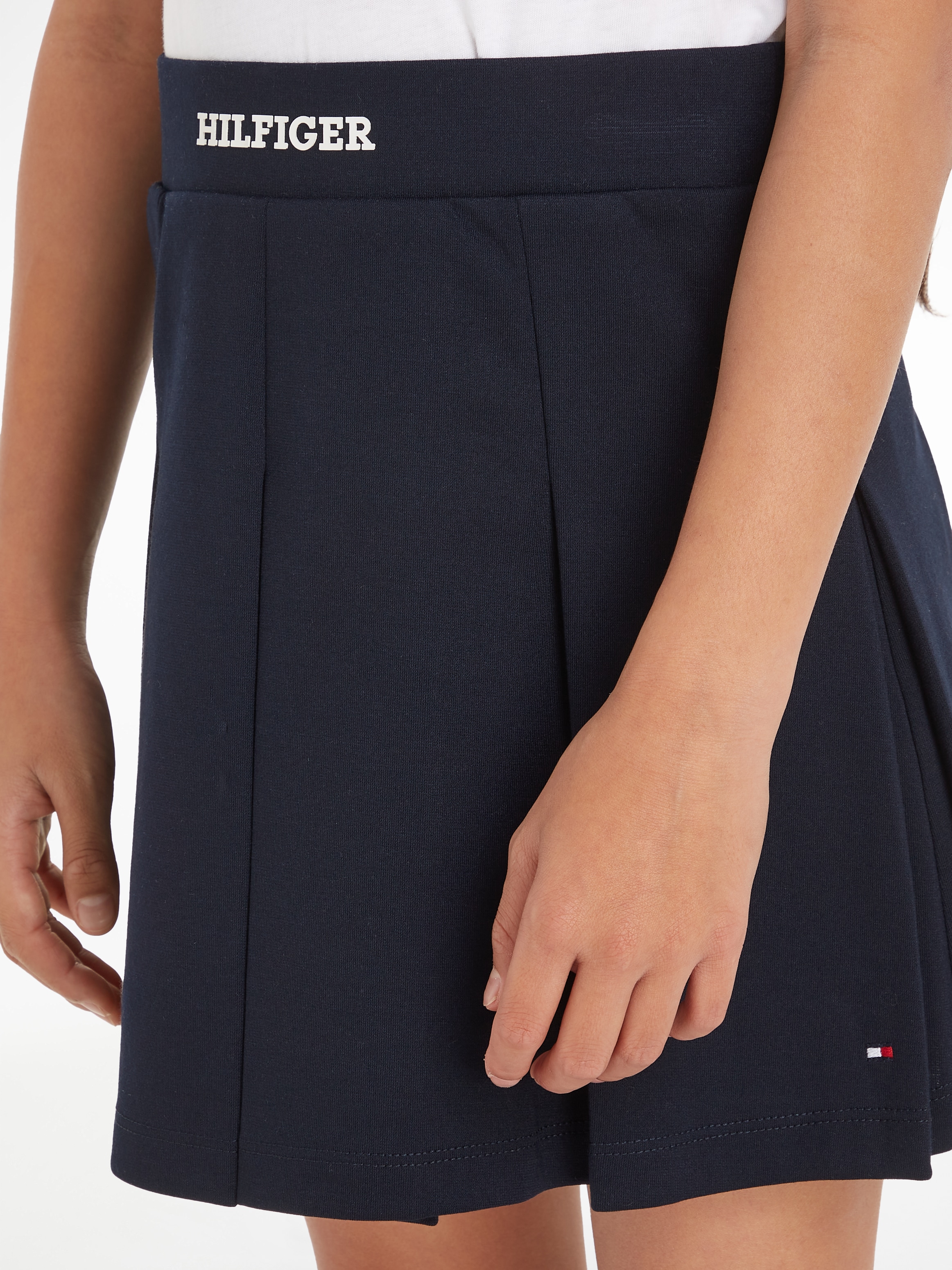 Tommy Hilfiger Faltenrock »MONOTYPE PUNTO SKIRT«, Kinder bis 16 Jahre mit Logoschriftzug