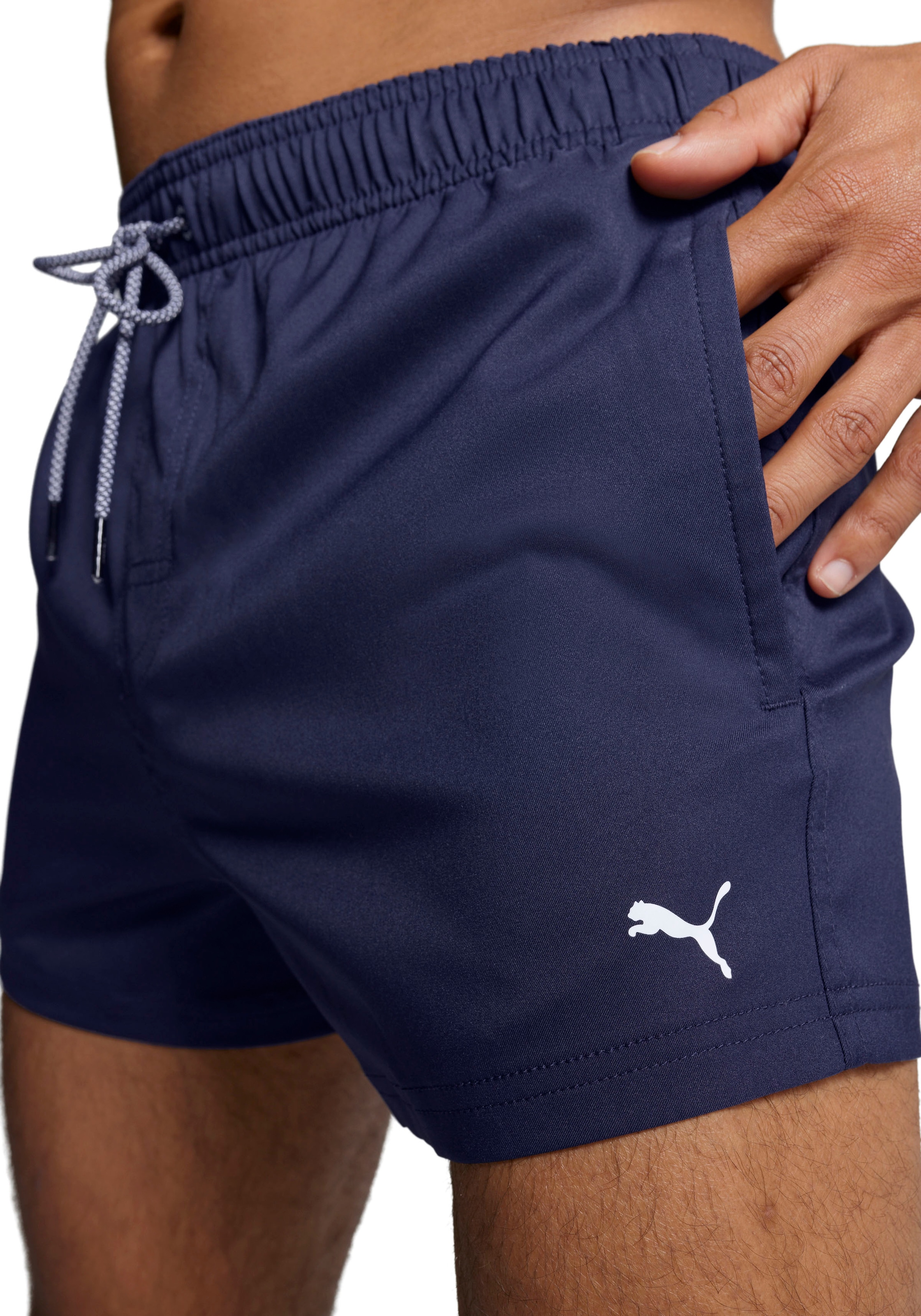 PUMA Badeshorts, mit seitlichen Eingrifftaschen und Gesäßtasche mit Klettverschluss