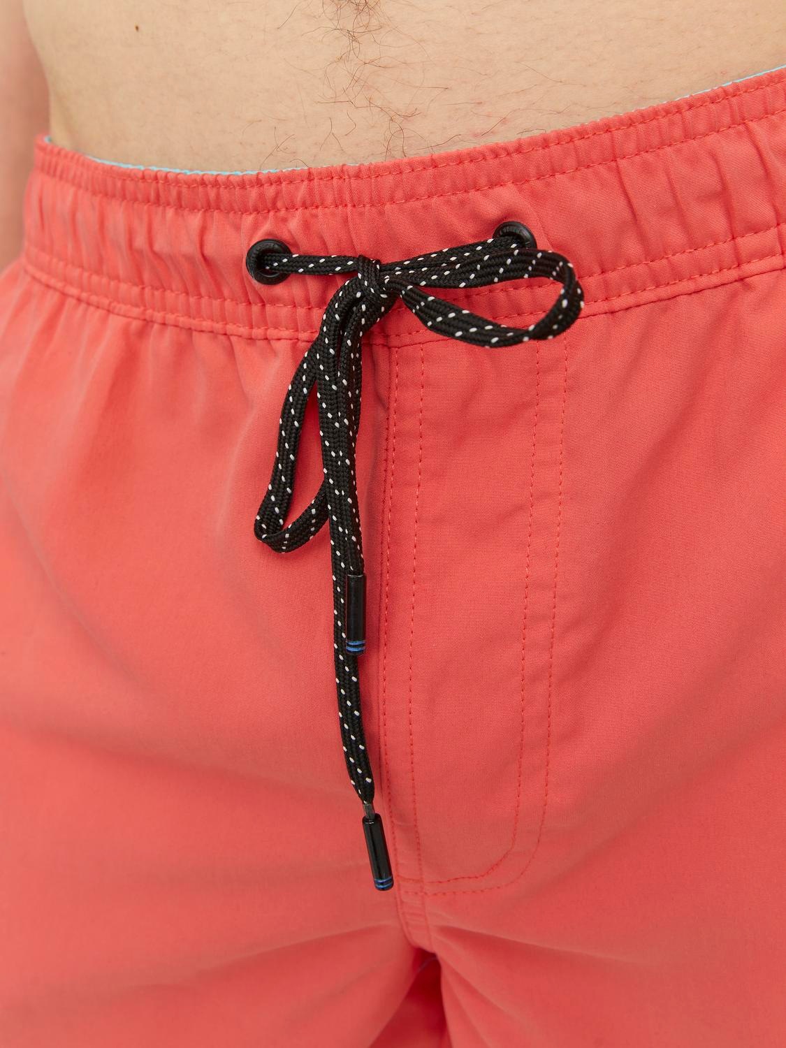 3. Bild von Jack & Jones Badeshorts »JPSTFIJI JJSWIM SOLID SN LY«, schmal geschnittene Schwimm-Shorts für den Strand aus recyceltem Garn