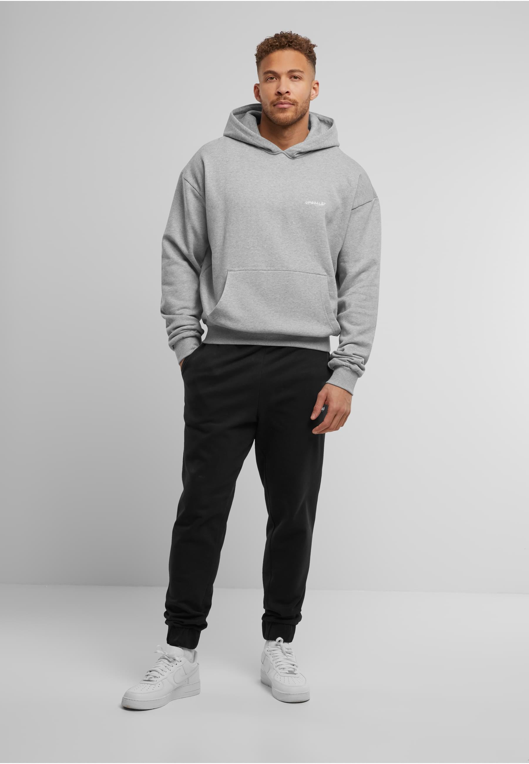 Upscale by Mister Tee Kapuzensweatshirt »Upscale by Mister Tee Upscale Core EMB Oversize Hoody«, 1 Stk.
