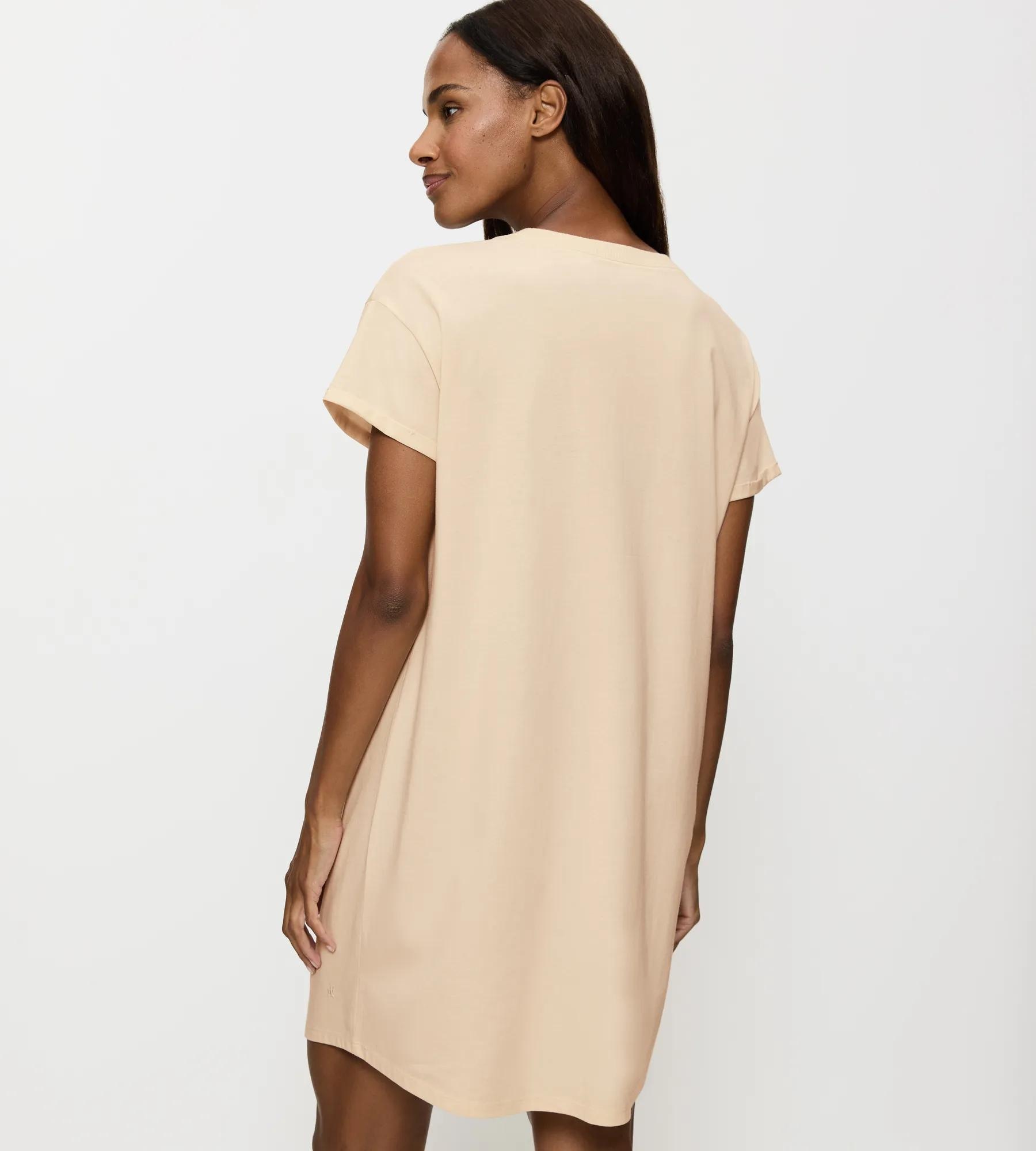 Triumph Nachthemd »Nightdresses NDK X« Ohne Taschen weich, atmungsaktiv, gerippter Rundhalsausschnitt, Kurzarm