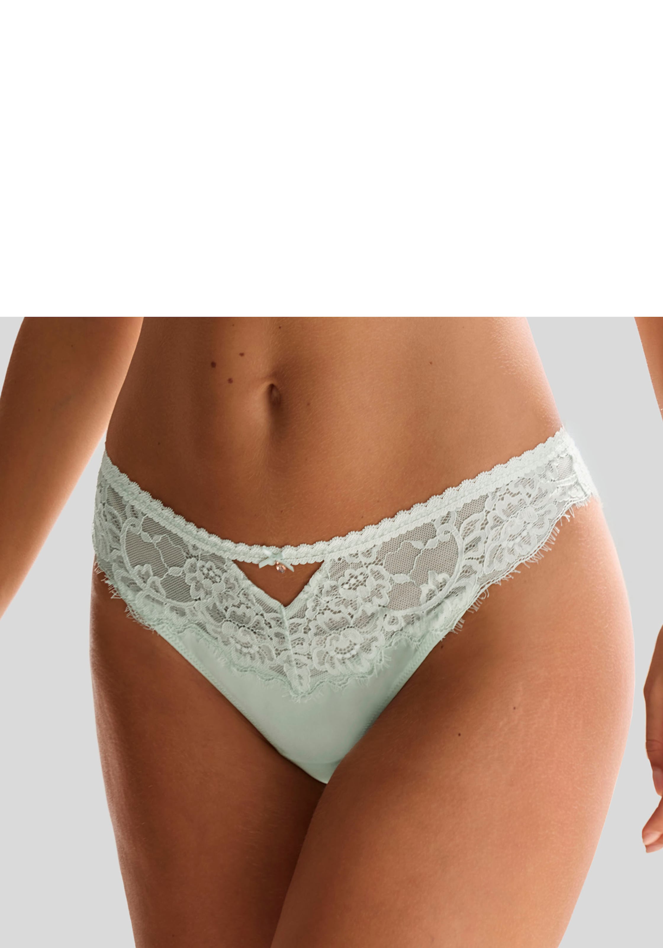 LASCANA String, aus floraler Spitze und edler Qualität mit hohem Seidenanteil