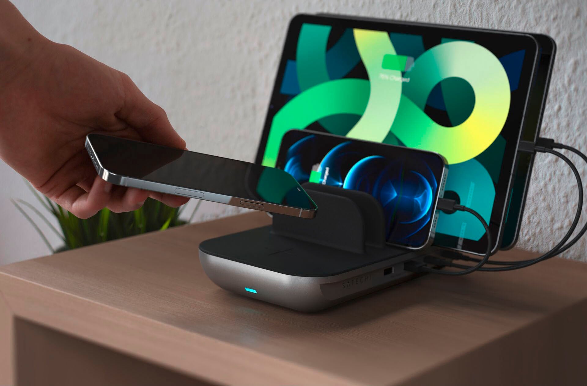 Satechi Wireless Charger »Dock5 Multi-Device Charging Station«, (1 St.)