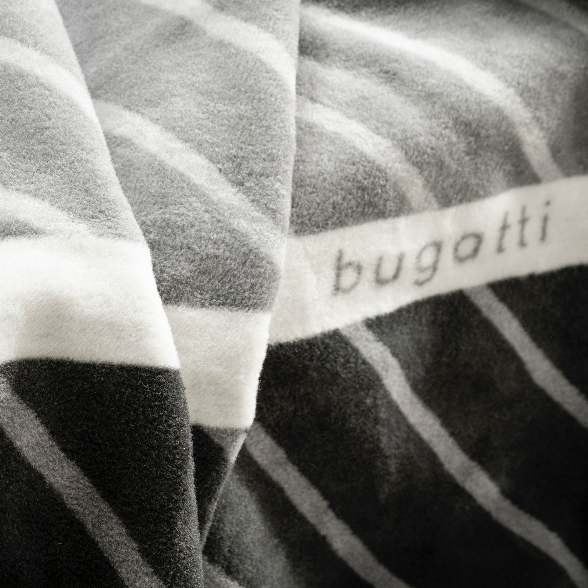 bugatti Wohndecke »Wohndecke bugatti«, mit edlem Logo