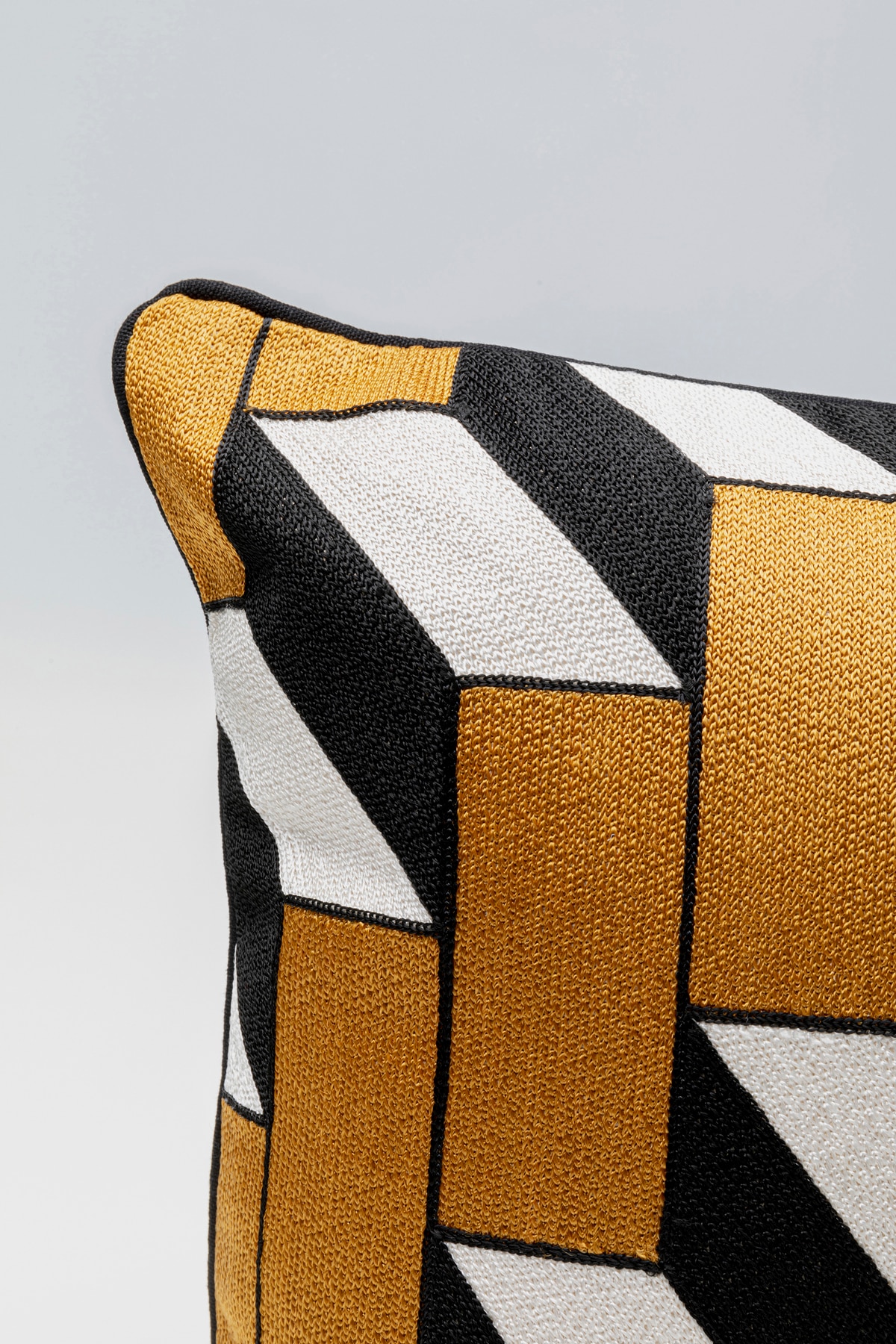 Kare Design Dekokissen »Scale, Kissenhülle mit Füllung, 40x60 cm« stützt Kopf und Nacken angenehm und sorgt für erholsamen Schlaf