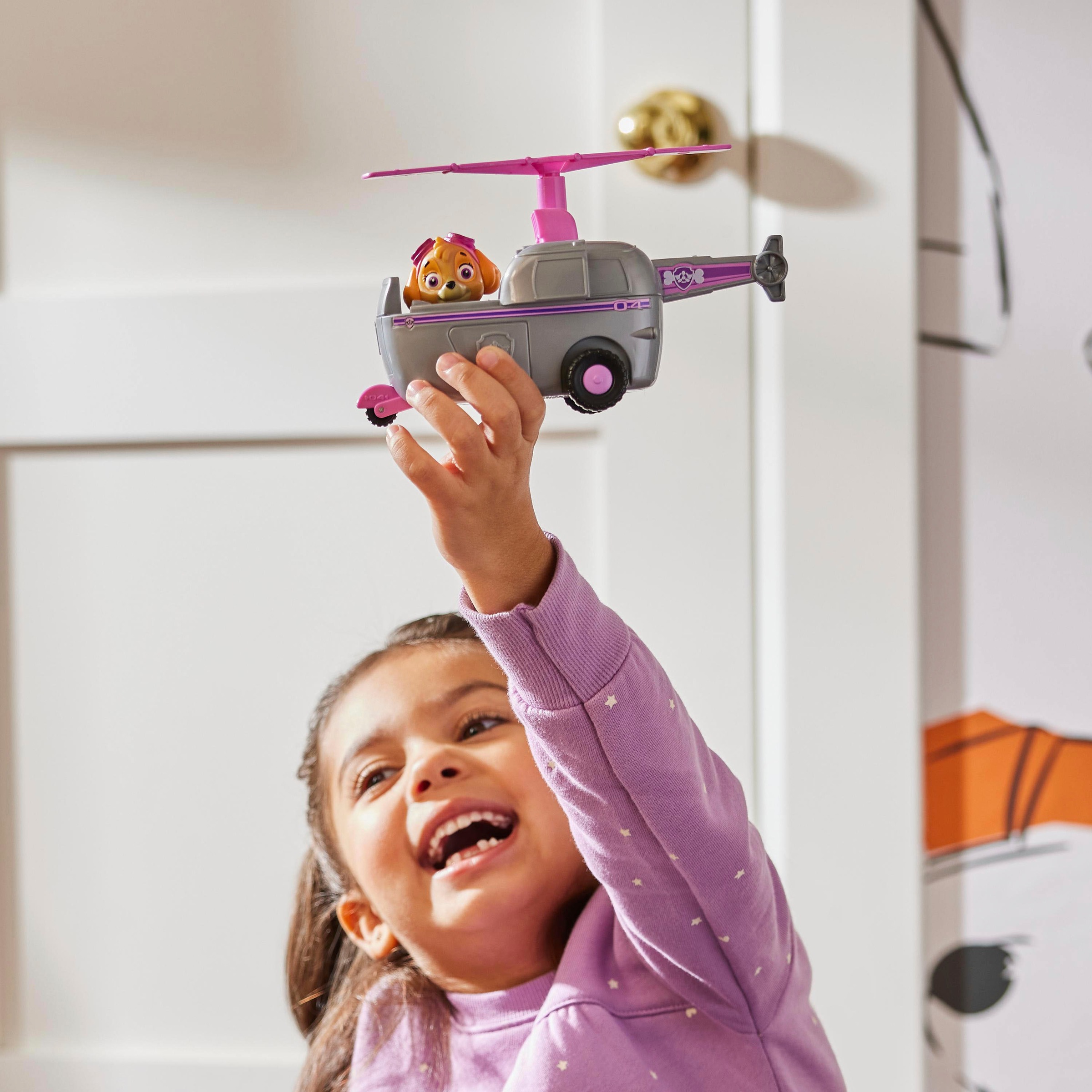 Spin Master Spielzeug-Auto »Paw Patrol - Sust. Basic Vehicle Skye«, zum Teil aus recycelten Material
