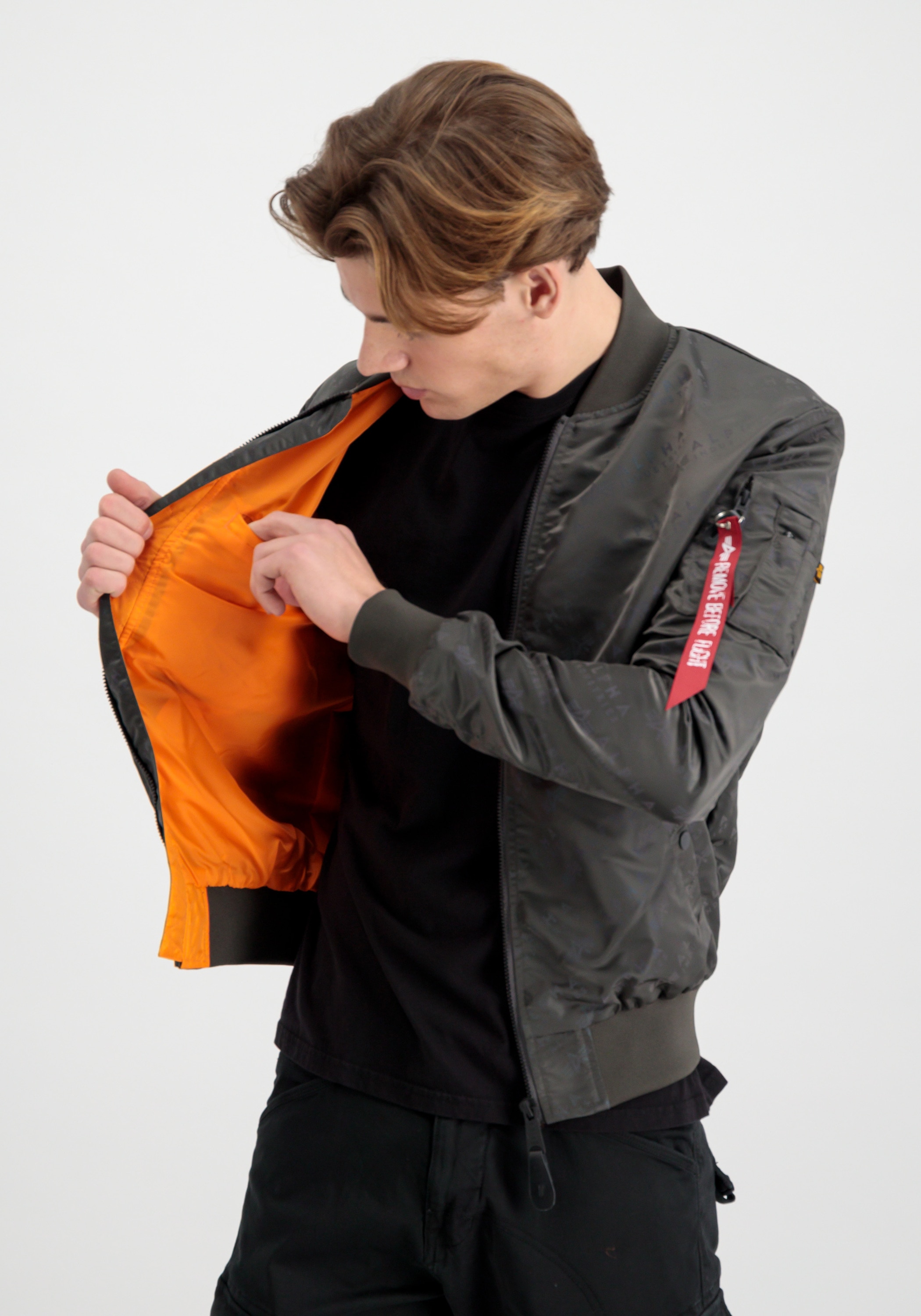 Alpha Industries Regen- und Matschjacke »Alpha Industries Men - Bomber Jackets MA-1 LW AOP Rainbow Ref.«