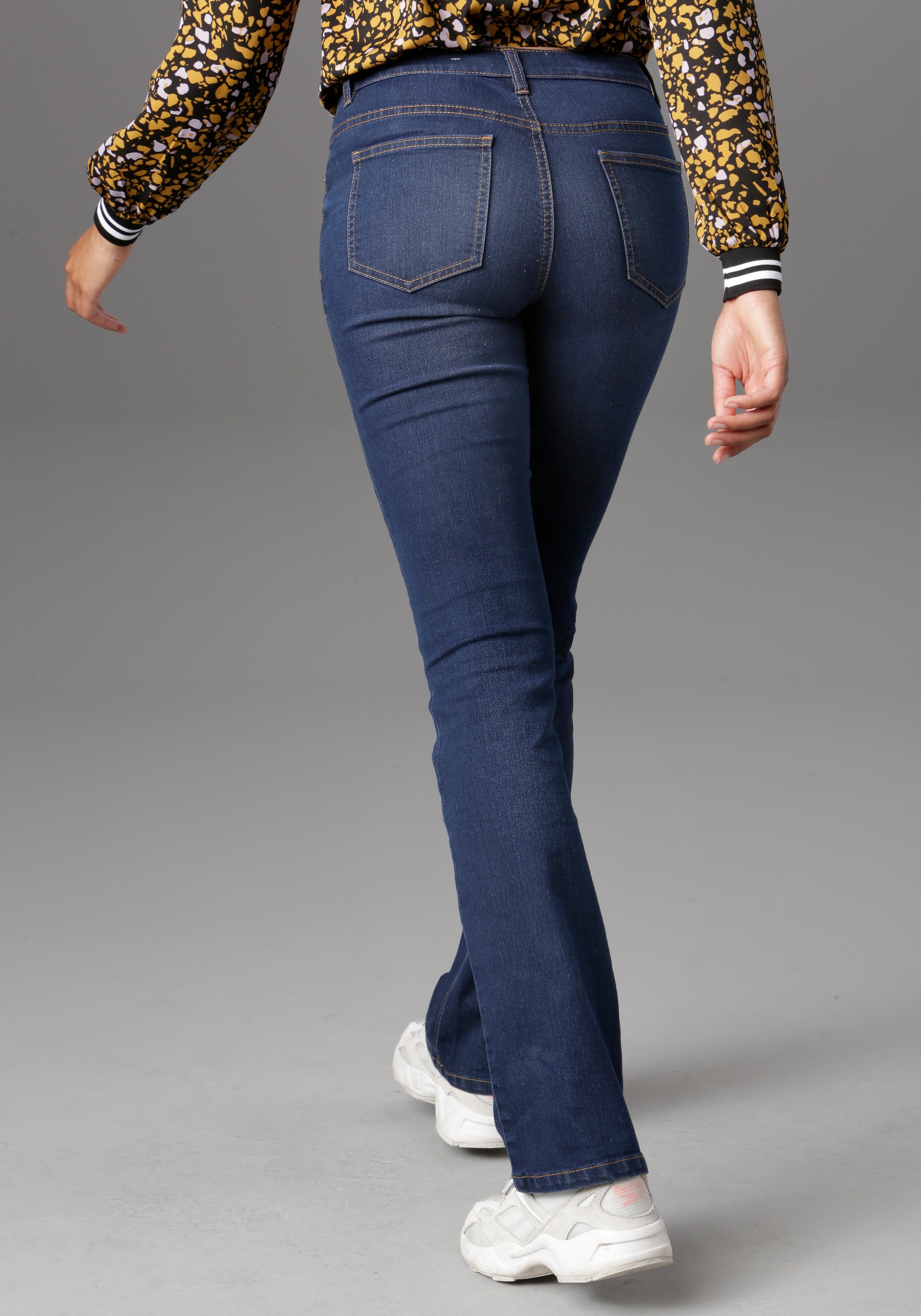 Aniston CASUAL Bootcut-Jeans, waist im Online-Shop kaufen regular