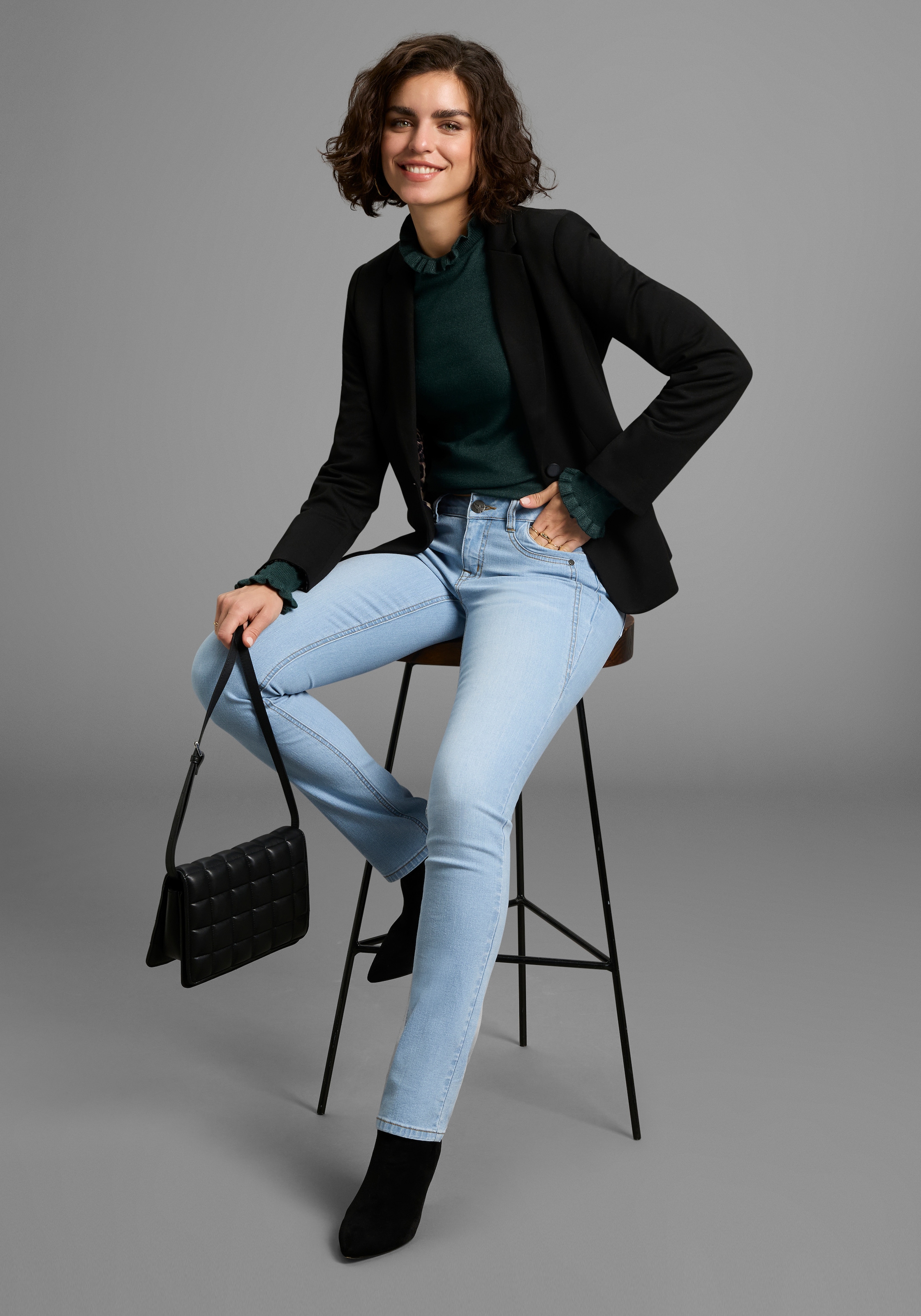 Arizona Comfort-fit-Jeans »mit Keileinsätzen« niedrige Leibhöhe