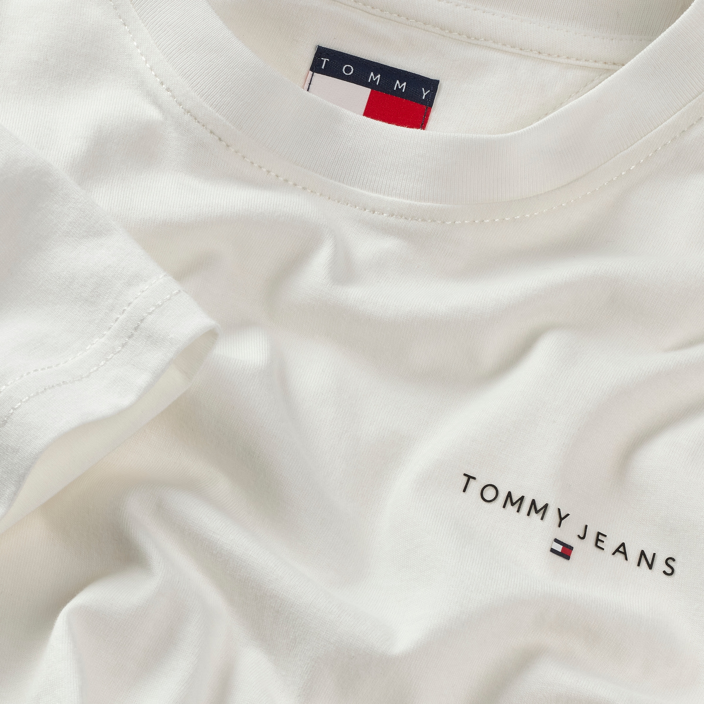 Tommy Jeans T-Shirt »TJM SLIM LINEAR CHEST TEE EXT«, Mit Rundhalsausschnitt
