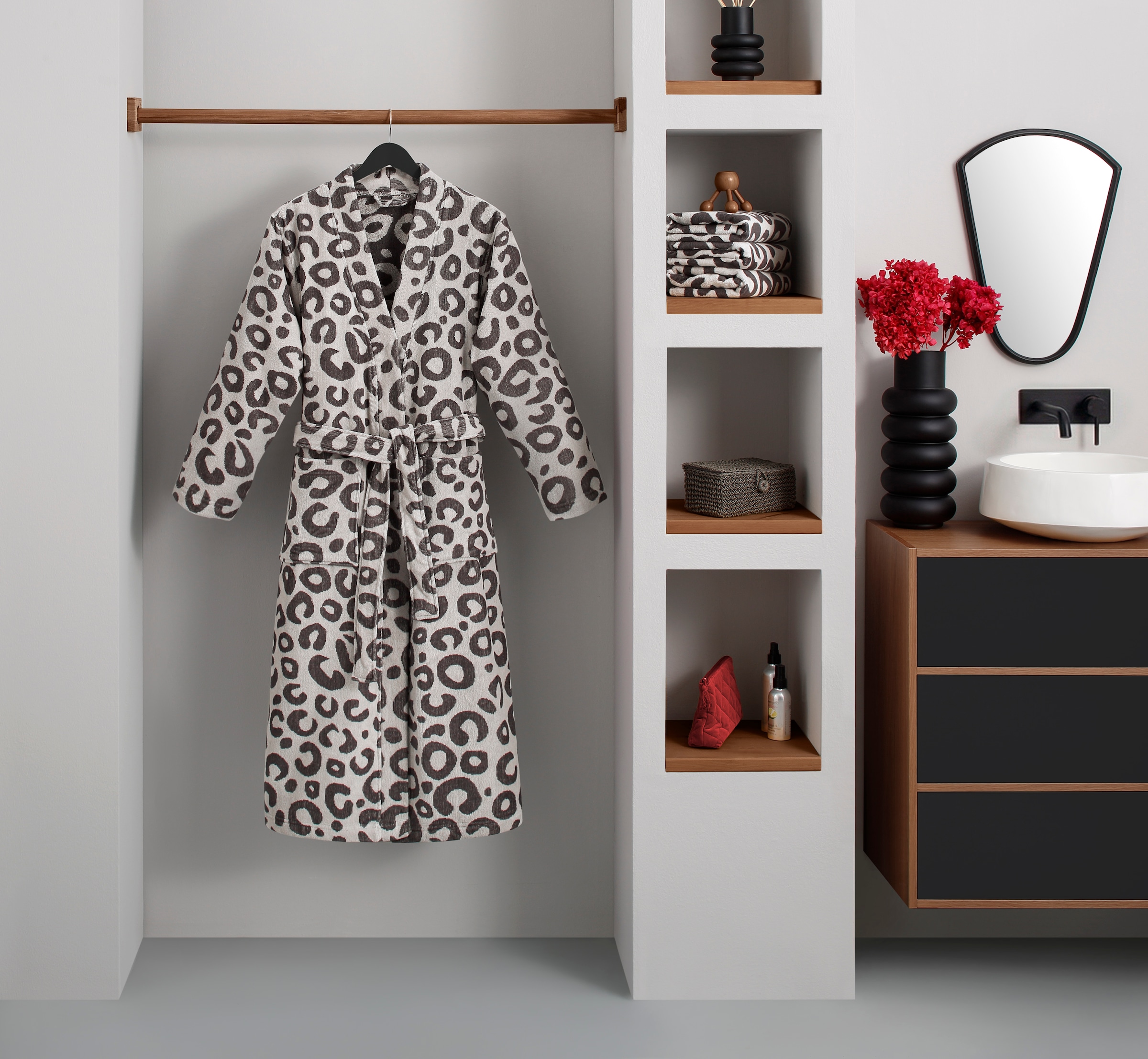 OTTO home Unisex-Bademantel »Anna Leo, ideal für Sauna & Spa, Hotelbademantel, Morgenmantel« 1 Stk. für Damen & Herren, mit Taschen, S-3XL, mit trendigem Animal-Print